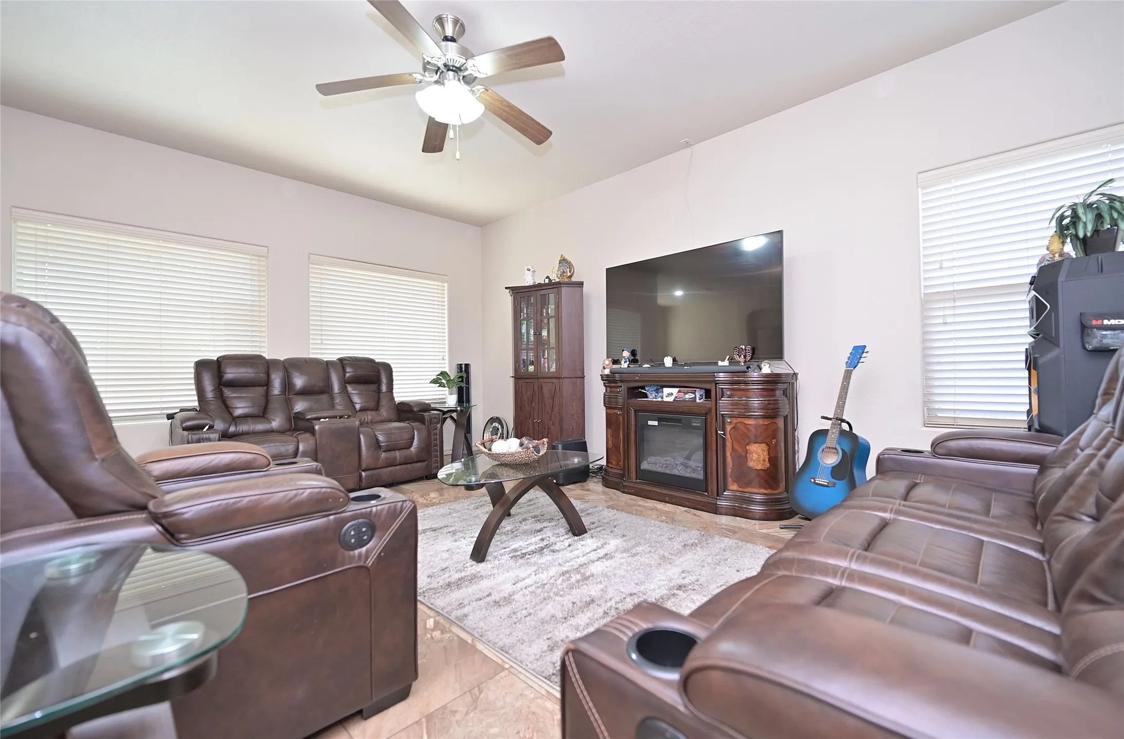 Single Family Residence For Sale in Tarrant County , 3000 Mitchell Court, Arlington, Texas 76010, 3 Bedroom, 2 Bathroom, 2 Garage spaces, 1,704 Sqft, built in 2014, mls#21370661, Real Estate Agent in Arlington, Homes For Sale in Tarrant county, Homes For Sale in Arlington, Realtor in Arlington Texas, Real Estate Brokerage Independent Realty Texas, Luminita Cordes Realtor