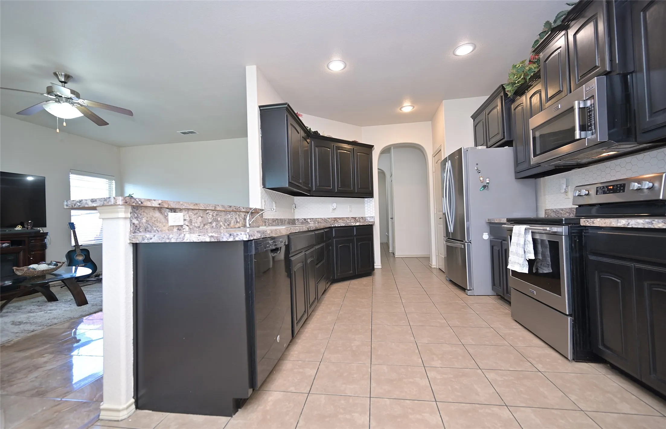 Single Family Residence For Sale in Tarrant County , 3000 Mitchell Court, Arlington, Texas 76010, 3 Bedroom, 2 Bathroom, 2 Garage spaces, 1,704 Sqft, built in 2014, mls#21370661, Real Estate Agent in Arlington, Homes For Sale in Tarrant county, Homes For Sale in Arlington, Realtor in Arlington Texas, Real Estate Brokerage Independent Realty Texas, Luminita Cordes Realtor