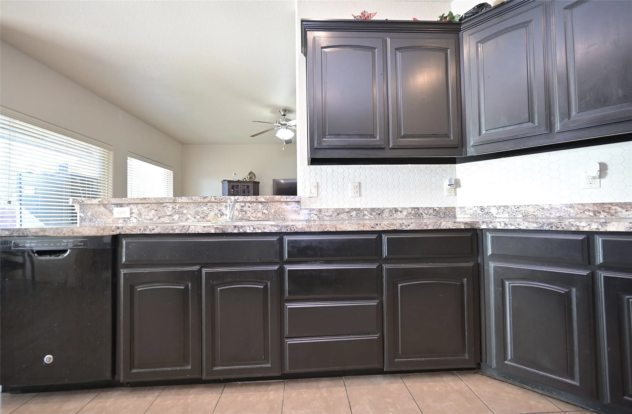 Single Family Residence For Sale in Tarrant County , 3000 Mitchell Court, Arlington, Texas 76010, 3 Bedroom, 2 Bathroom, 2 Garage spaces, 1,704 Sqft, built in 2014, mls#21370661, Real Estate Agent in Arlington, Homes For Sale in Tarrant county, Homes For Sale in Arlington, Realtor in Arlington Texas, Real Estate Brokerage Independent Realty Texas, Luminita Cordes Realtor