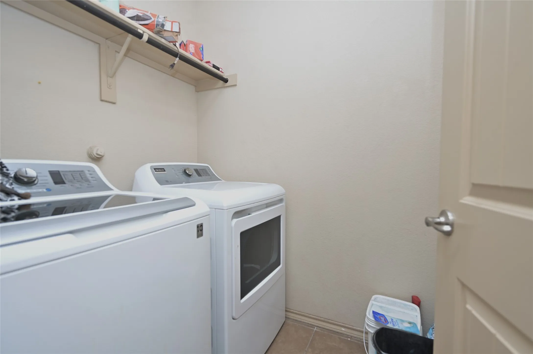Single Family Residence For Sale in Tarrant County , 3000 Mitchell Court, Arlington, Texas 76010, 3 Bedroom, 2 Bathroom, 2 Garage spaces, 1,704 Sqft, built in 2014, mls#21370661, Real Estate Agent in Arlington, Homes For Sale in Tarrant county, Homes For Sale in Arlington, Realtor in Arlington Texas, Real Estate Brokerage Independent Realty Texas, Luminita Cordes Realtor