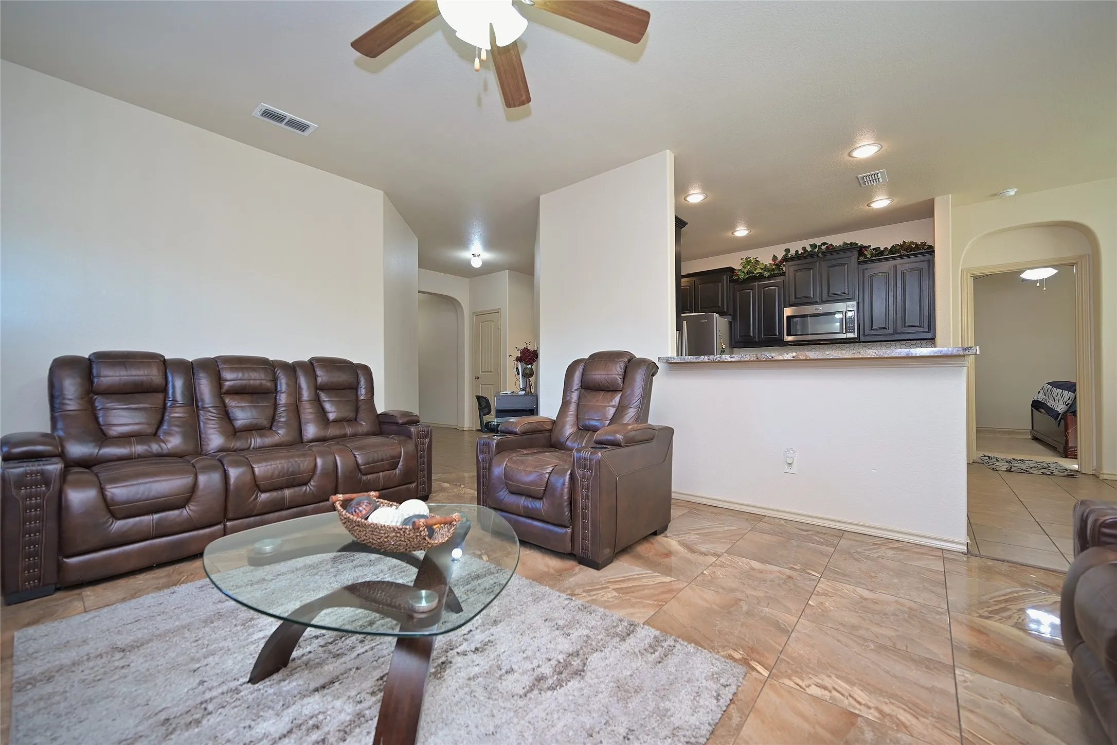 Single Family Residence For Sale in Tarrant County , 3000 Mitchell Court, Arlington, Texas 76010, 3 Bedroom, 2 Bathroom, 2 Garage spaces, 1,704 Sqft, built in 2014, mls#21370661, Real Estate Agent in Arlington, Homes For Sale in Tarrant county, Homes For Sale in Arlington, Realtor in Arlington Texas, Real Estate Brokerage Independent Realty Texas, Luminita Cordes Realtor