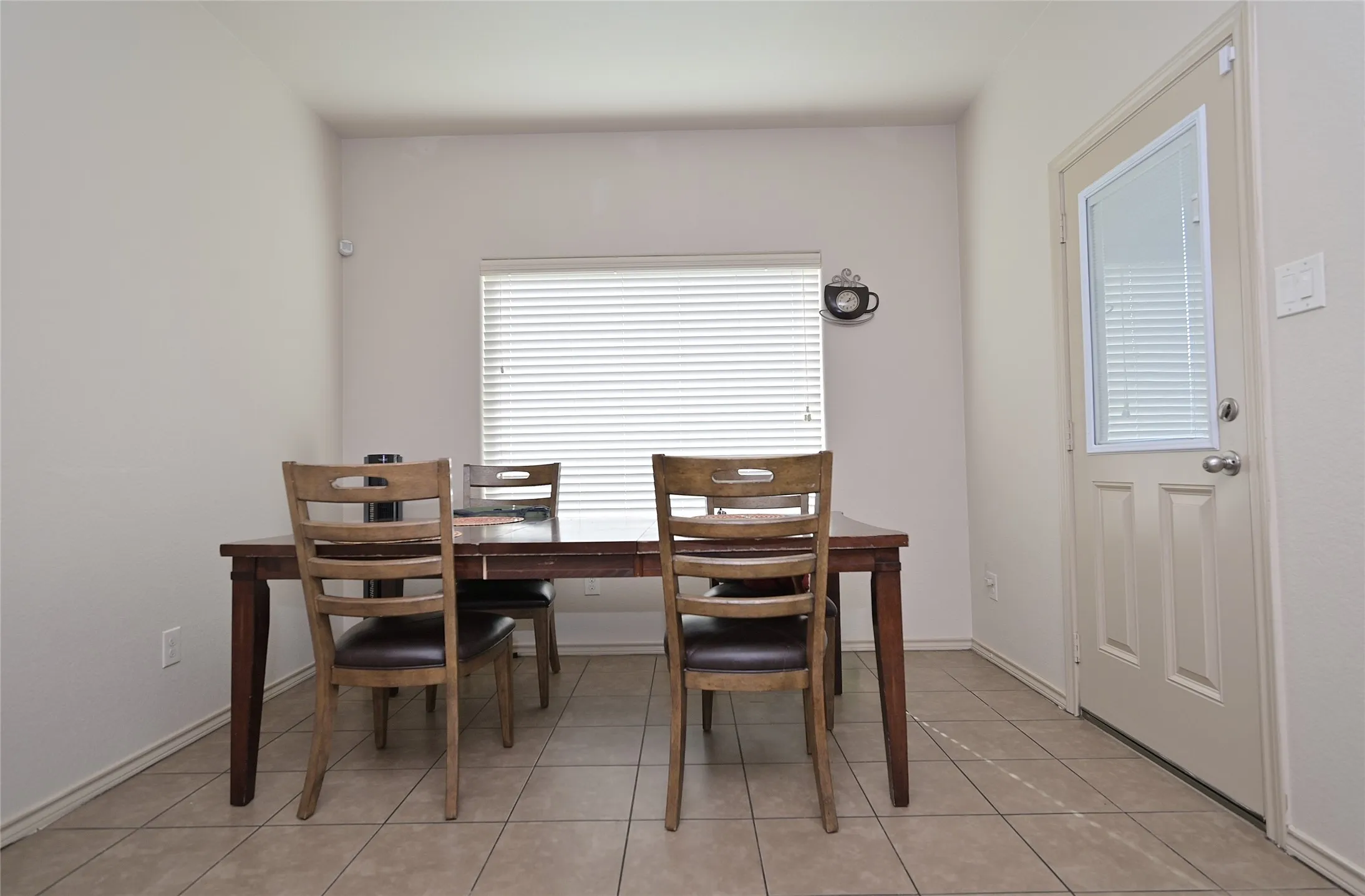 Single Family Residence For Sale in Tarrant County , 3000 Mitchell Court, Arlington, Texas 76010, 3 Bedroom, 2 Bathroom, 2 Garage spaces, 1,704 Sqft, built in 2014, mls#21370661, Real Estate Agent in Arlington, Homes For Sale in Tarrant county, Homes For Sale in Arlington, Realtor in Arlington Texas, Real Estate Brokerage Independent Realty Texas, Luminita Cordes Realtor