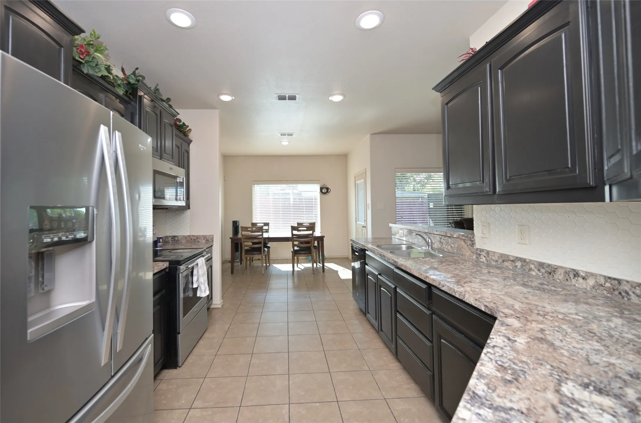 Single Family Residence For Sale in Tarrant County , 3000 Mitchell Court, Arlington, Texas 76010, 3 Bedroom, 2 Bathroom, 2 Garage spaces, 1,704 Sqft, built in 2014, mls#21370661, Real Estate Agent in Arlington, Homes For Sale in Tarrant county, Homes For Sale in Arlington, Realtor in Arlington Texas, Real Estate Brokerage Independent Realty Texas, Luminita Cordes Realtor