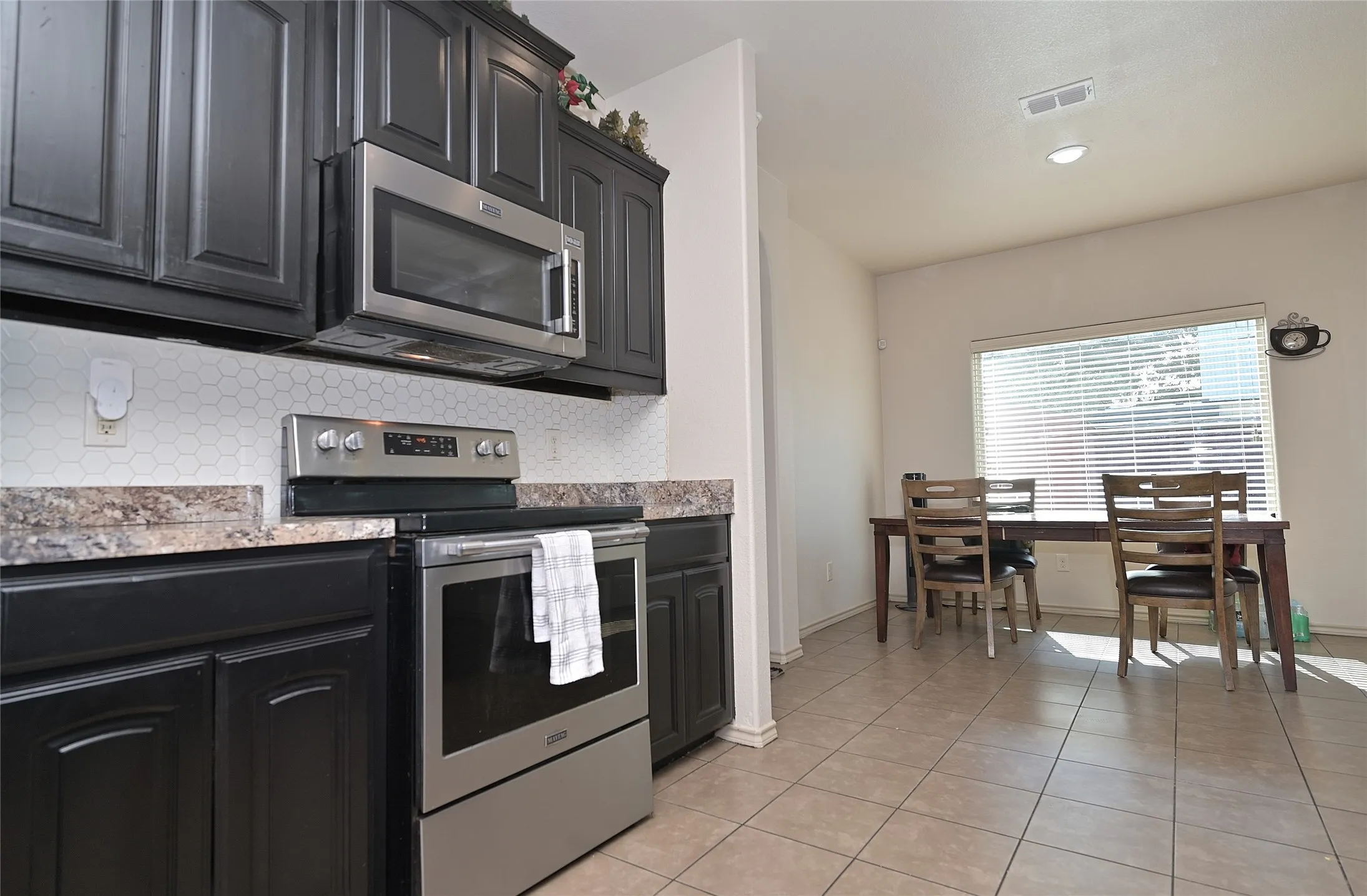 Single Family Residence For Sale in Tarrant County , 3000 Mitchell Court, Arlington, Texas 76010, 3 Bedroom, 2 Bathroom, 2 Garage spaces, 1,704 Sqft, built in 2014, mls#21370661, Real Estate Agent in Arlington, Homes For Sale in Tarrant county, Homes For Sale in Arlington, Realtor in Arlington Texas, Real Estate Brokerage Independent Realty Texas, Luminita Cordes Realtor