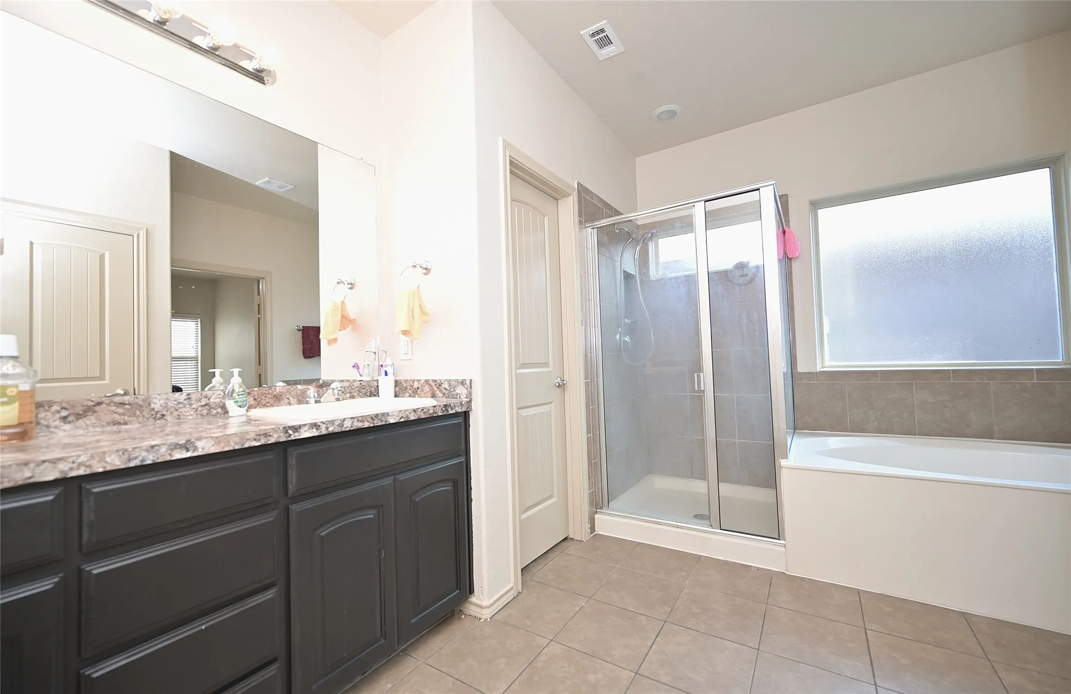 Single Family Residence For Sale in Tarrant County , 3000 Mitchell Court, Arlington, Texas 76010, 3 Bedroom, 2 Bathroom, 2 Garage spaces, 1,704 Sqft, built in 2014, mls#21370661, Real Estate Agent in Arlington, Homes For Sale in Tarrant county, Homes For Sale in Arlington, Realtor in Arlington Texas, Real Estate Brokerage Independent Realty Texas, Luminita Cordes Realtor