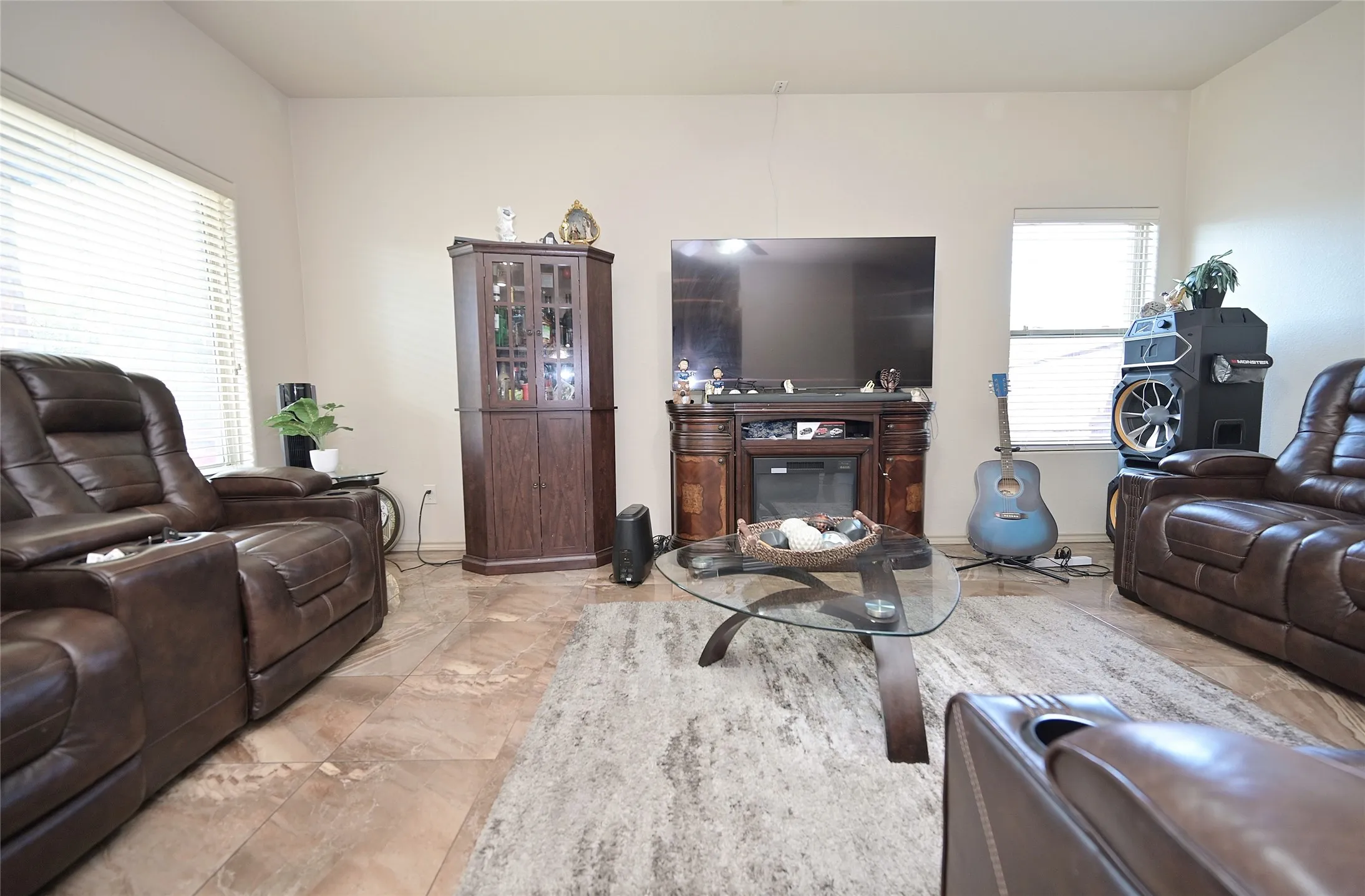 Single Family Residence For Sale in Tarrant County , 3000 Mitchell Court, Arlington, Texas 76010, 3 Bedroom, 2 Bathroom, 2 Garage spaces, 1,704 Sqft, built in 2014, mls#21370661, Real Estate Agent in Arlington, Homes For Sale in Tarrant county, Homes For Sale in Arlington, Realtor in Arlington Texas, Real Estate Brokerage Independent Realty Texas, Luminita Cordes Realtor