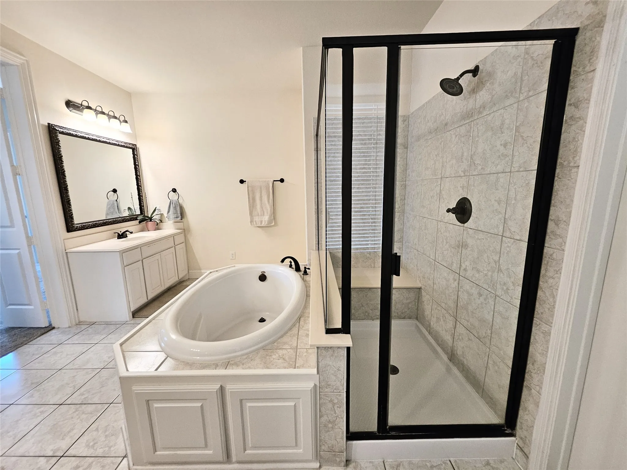 Single Family Residence For Sale in Collin County , 608 Jagged Way, Plano, Texas 75074, 5 Bedroom, 5 Bathroom, 2 Garage spaces, 3,968 Sqft, built in 2016, mls#21378206, Real Estate Agent in Plano, Homes For Sale in Collin county, Homes For Sale in Plano, Realtor in Plano Texas, Real Estate Brokerage Independent Realty Texas, Luminita Cordes Realtor