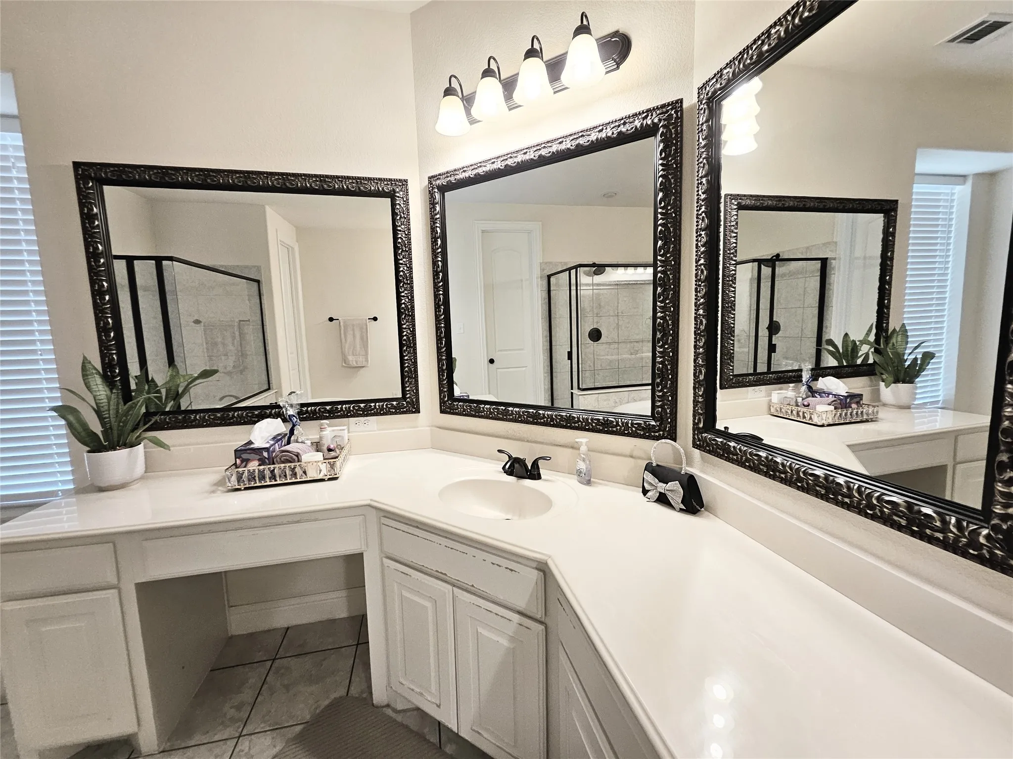 Single Family Residence For Sale in Collin County , 608 Jagged Way, Plano, Texas 75074, 5 Bedroom, 5 Bathroom, 2 Garage spaces, 3,968 Sqft, built in 2016, mls#21378206, Real Estate Agent in Plano, Homes For Sale in Collin county, Homes For Sale in Plano, Realtor in Plano Texas, Real Estate Brokerage Independent Realty Texas, Luminita Cordes Realtor