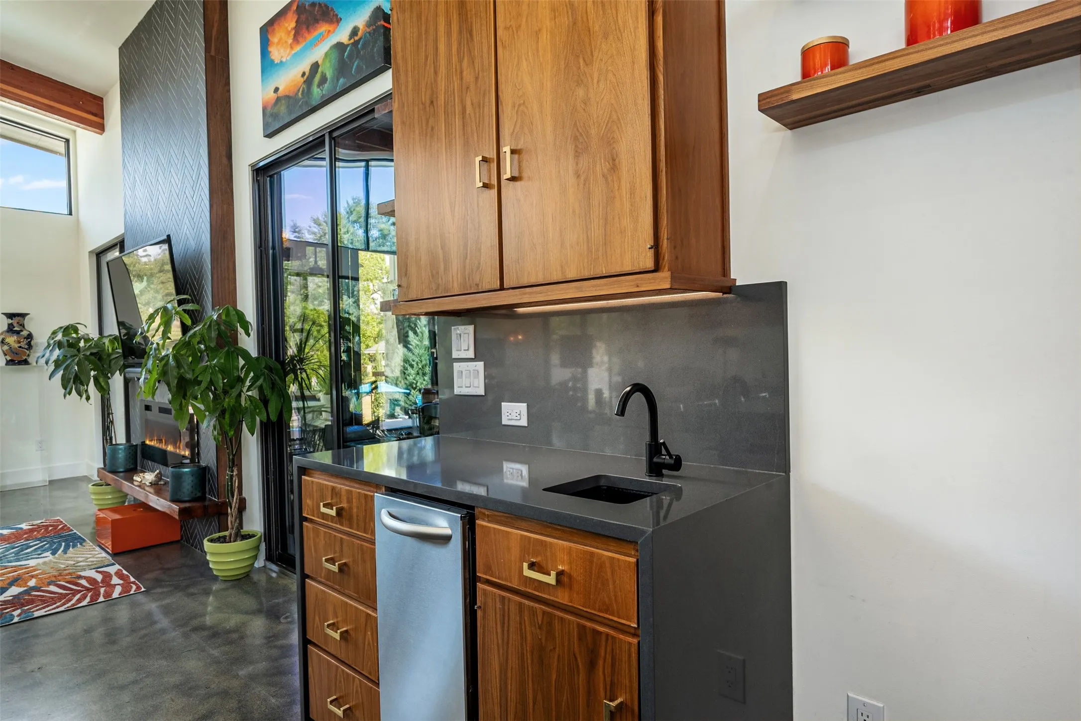 Bar with sink and ice maker