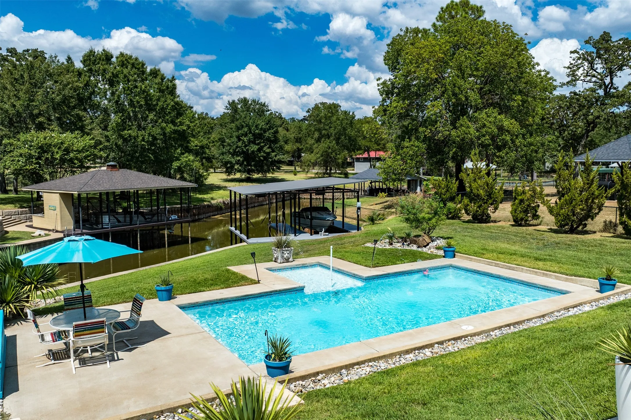Single Family Residence For Sale in Henderson County , 105 Azalea Court, Trinidad, Texas 75163, 3 Bedroom, 2 Bathroom, 4 Garage spaces, 2,772 Sqft, built in 2022, mls#21375374, Real Estate Agent in Trinidad, Homes For Sale in Henderson county, Homes For Sale in Trinidad, Realtor in Trinidad Texas, Real Estate Brokerage Independent Realty Texas, Luminita Cordes Realtor