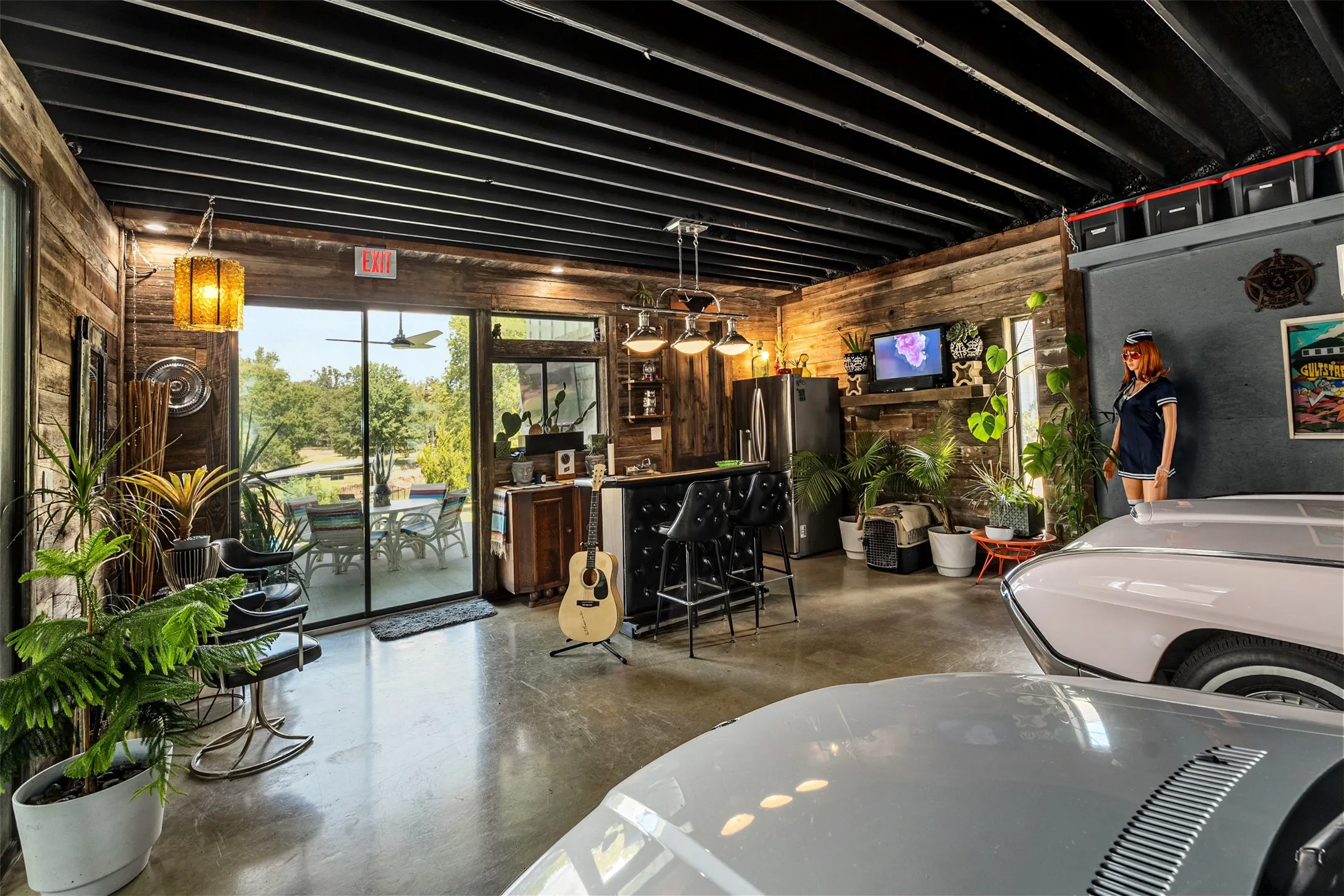 Welcome inside your air conditioned auto lounge with sliding glass doors leading to your covered patio off the pool and lake.