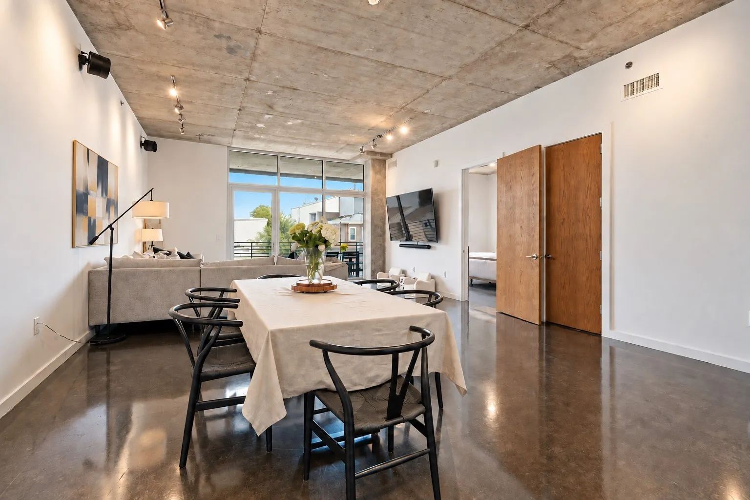 Condominium For Sale in Dallas County , 3030 Bryan Street 309, Dallas, Texas 75204, 2 Bedroom, 2 Bathroom, 2 Garage spaces, 1,512 Sqft, built in 2005, mls#21378186, Real Estate Agent in Dallas, Homes For Sale in Dallas county, Homes For Sale in Dallas, Realtor in Dallas Texas, Real Estate Brokerage Independent Realty Texas, Luminita Cordes Realtor