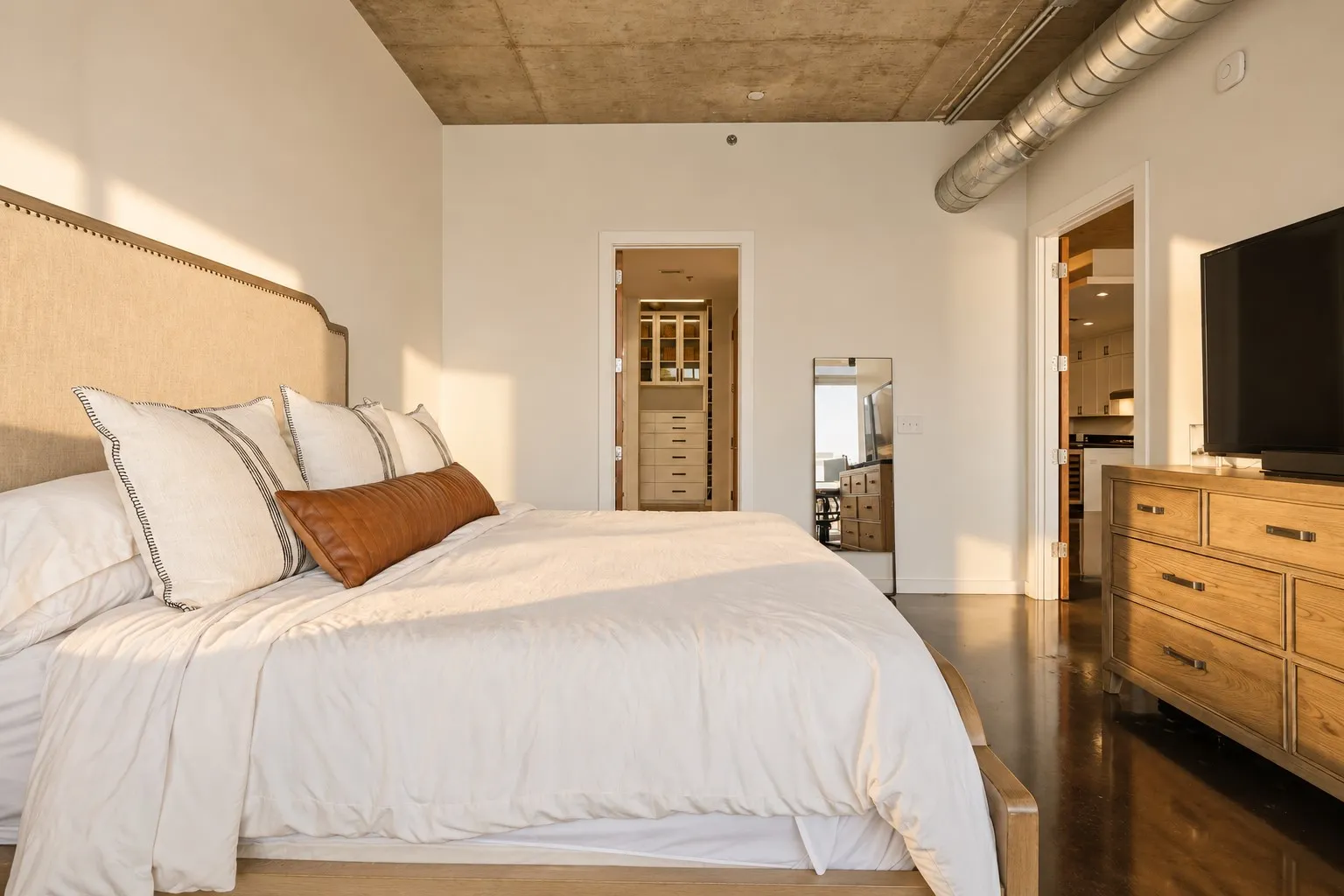 Condominium For Sale in Dallas County , 3030 Bryan Street 309, Dallas, Texas 75204, 2 Bedroom, 2 Bathroom, 2 Garage spaces, 1,512 Sqft, built in 2005, mls#21378186, Real Estate Agent in Dallas, Homes For Sale in Dallas county, Homes For Sale in Dallas, Realtor in Dallas Texas, Real Estate Brokerage Independent Realty Texas, Luminita Cordes Realtor