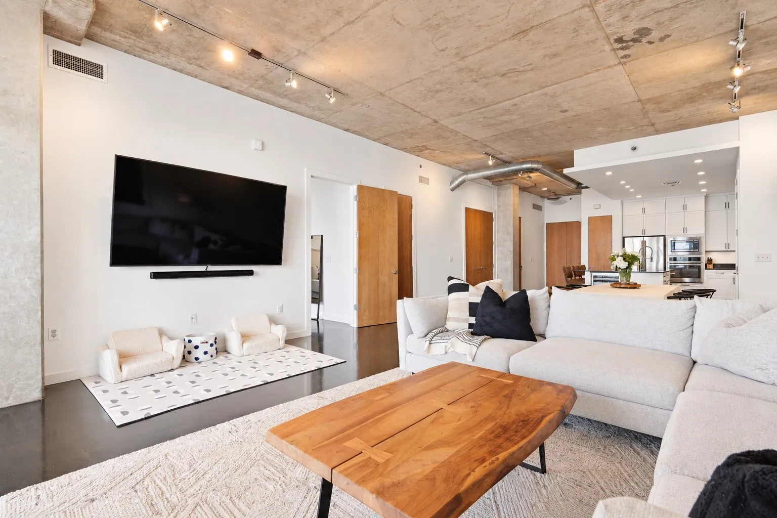 Condominium For Sale in Dallas County , 3030 Bryan Street 309, Dallas, Texas 75204, 2 Bedroom, 2 Bathroom, 2 Garage spaces, 1,512 Sqft, built in 2005, mls#21378186, Real Estate Agent in Dallas, Homes For Sale in Dallas county, Homes For Sale in Dallas, Realtor in Dallas Texas, Real Estate Brokerage Independent Realty Texas, Luminita Cordes Realtor