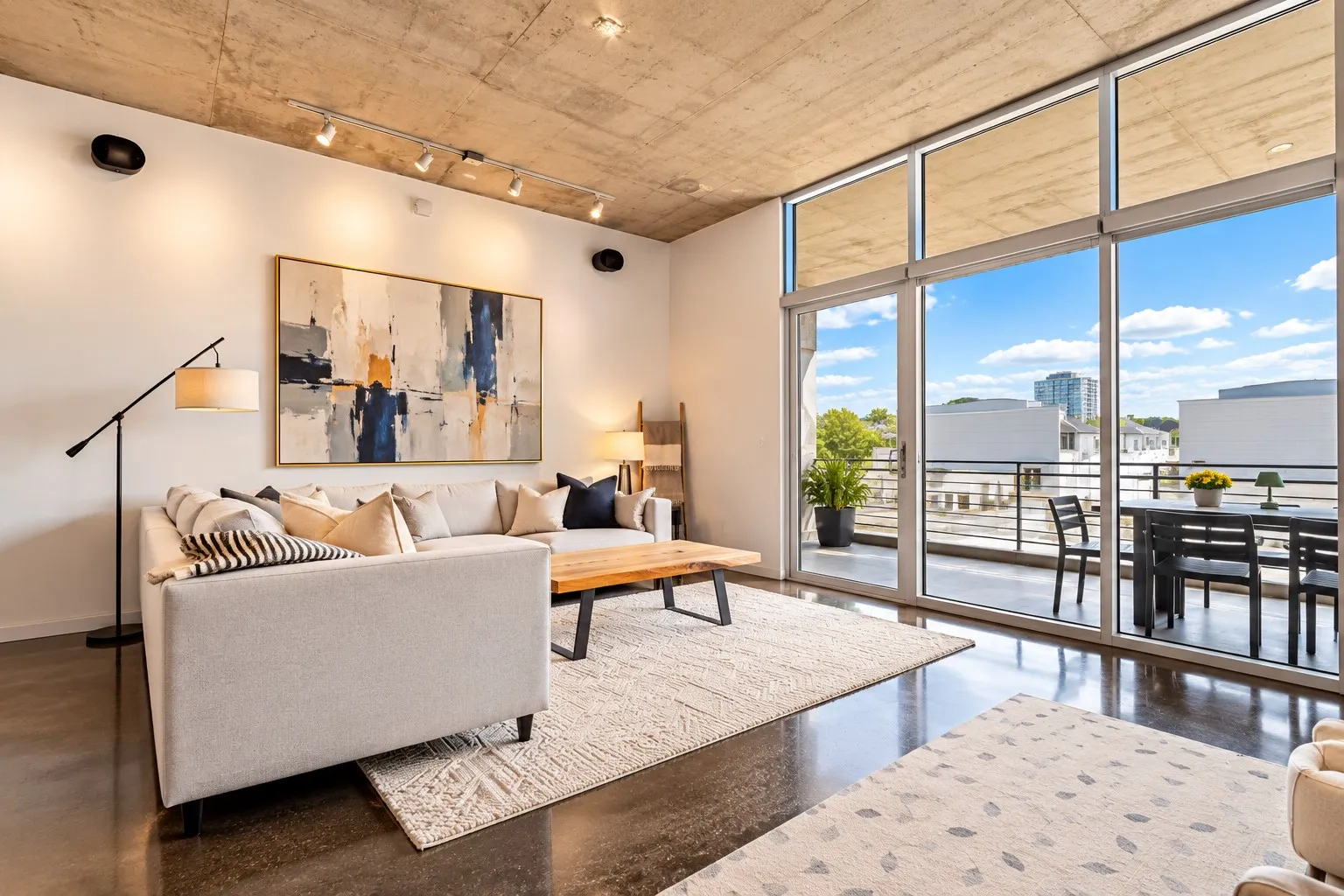 Condominium For Sale in Dallas County , 3030 Bryan Street 309, Dallas, Texas 75204, 2 Bedroom, 2 Bathroom, 2 Garage spaces, 1,512 Sqft, built in 2005, mls#21378186, Real Estate Agent in Dallas, Homes For Sale in Dallas county, Homes For Sale in Dallas, Realtor in Dallas Texas, Real Estate Brokerage Independent Realty Texas, Luminita Cordes Realtor