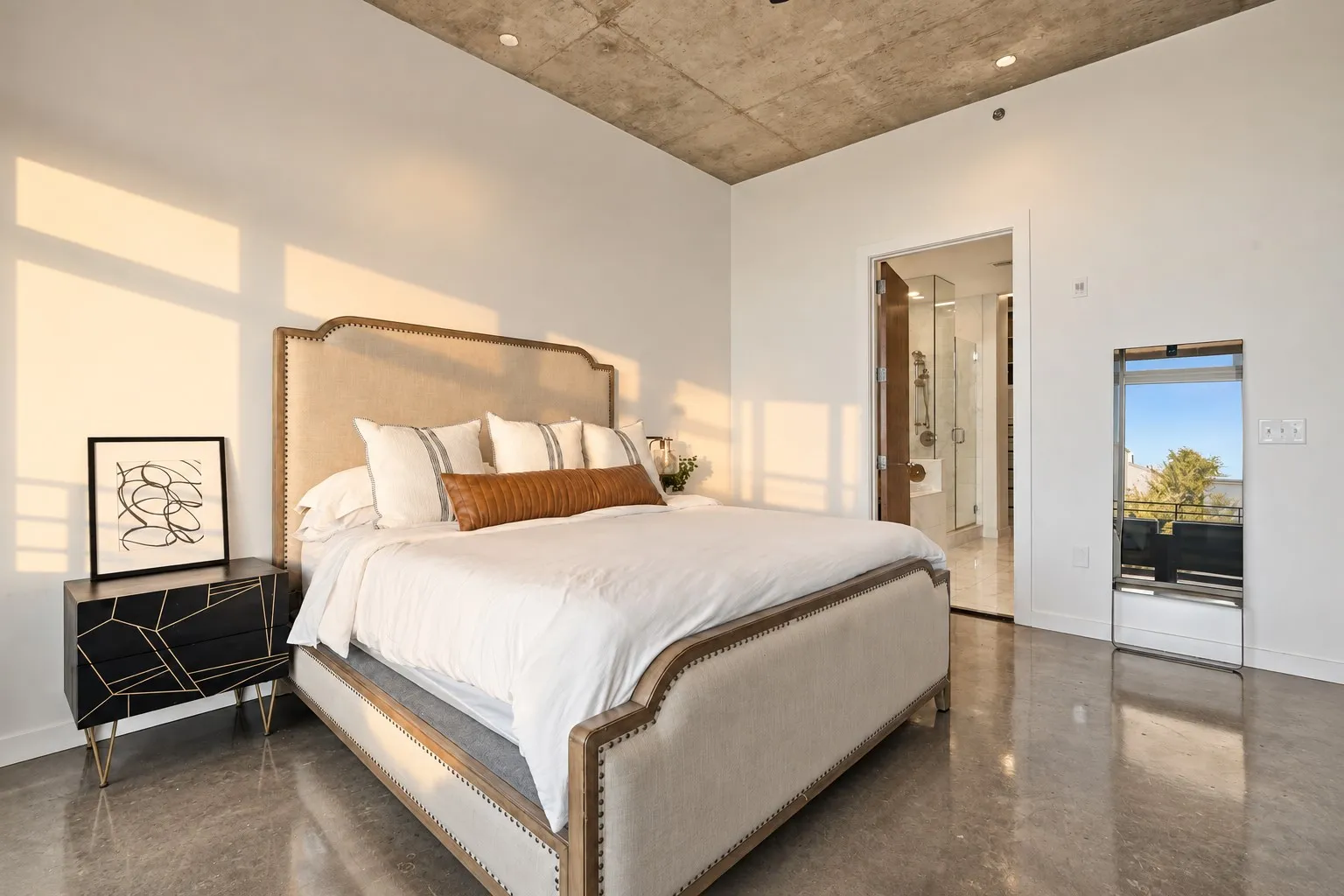 Condominium For Sale in Dallas County , 3030 Bryan Street 309, Dallas, Texas 75204, 2 Bedroom, 2 Bathroom, 2 Garage spaces, 1,512 Sqft, built in 2005, mls#21378186, Real Estate Agent in Dallas, Homes For Sale in Dallas county, Homes For Sale in Dallas, Realtor in Dallas Texas, Real Estate Brokerage Independent Realty Texas, Luminita Cordes Realtor