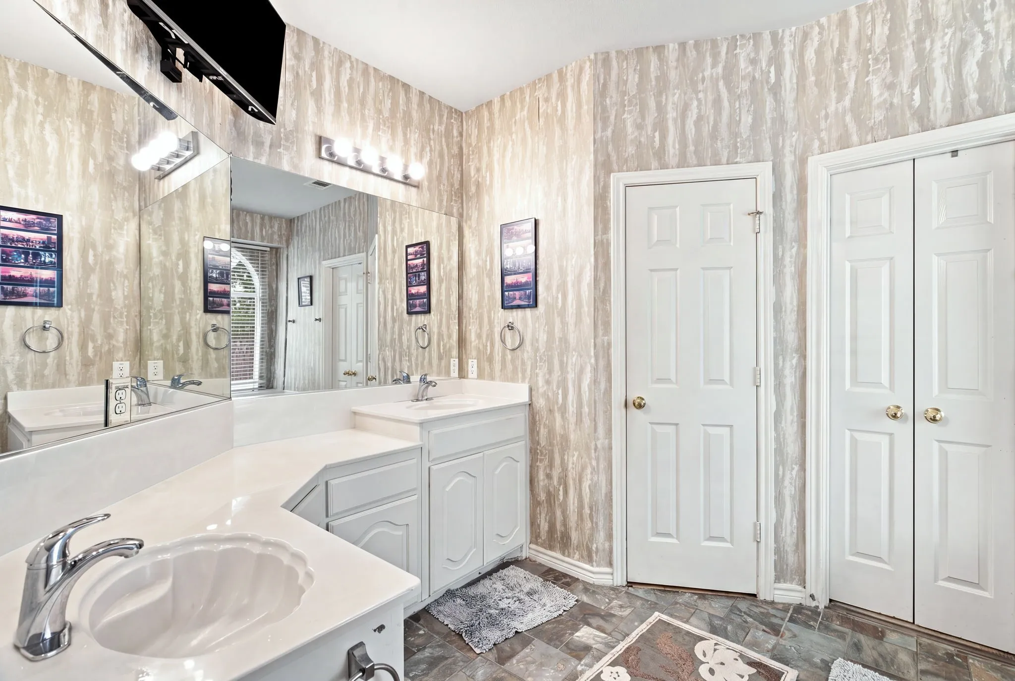 Single Family Residence For Sale in Dallas County , 1720 Cattail Creek, De Soto, Texas 75115, 4 Bedroom, 3 Bathroom, 1 Garage spaces, 2,744 Sqft, built in 2002, mls#21378208, Real Estate Agent in De Soto, Homes For Sale in Dallas county, Homes For Sale in De Soto, Realtor in De Soto Texas, Real Estate Brokerage Independent Realty Texas, Luminita Cordes Realtor
