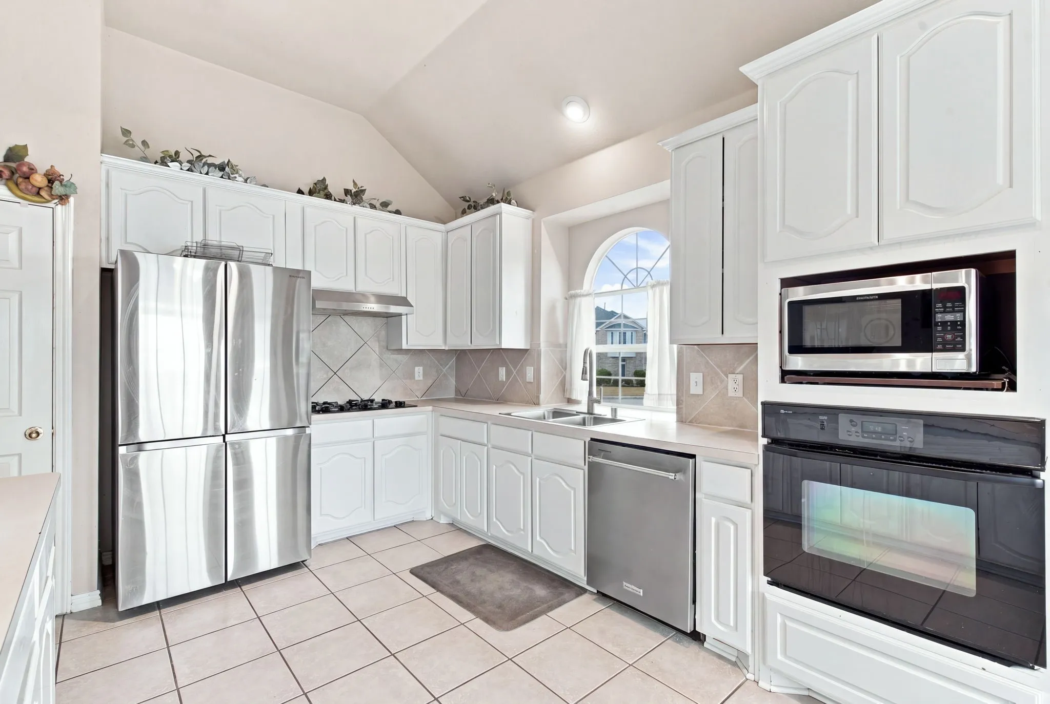 Single Family Residence For Sale in Dallas County , 1720 Cattail Creek, De Soto, Texas 75115, 4 Bedroom, 3 Bathroom, 1 Garage spaces, 2,744 Sqft, built in 2002, mls#21378208, Real Estate Agent in De Soto, Homes For Sale in Dallas county, Homes For Sale in De Soto, Realtor in De Soto Texas, Real Estate Brokerage Independent Realty Texas, Luminita Cordes Realtor
