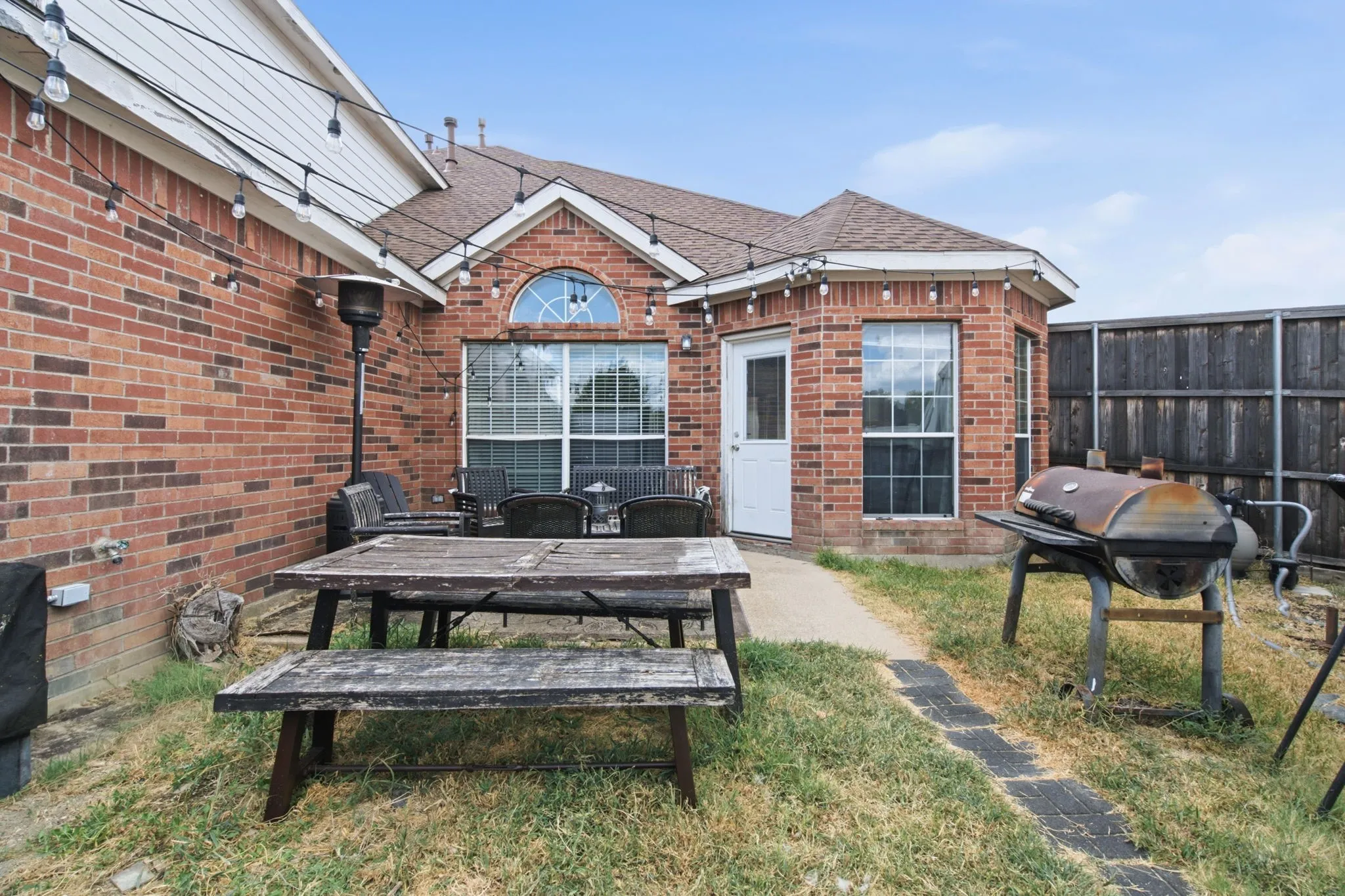 Single Family Residence For Sale in Dallas County , 1720 Cattail Creek, De Soto, Texas 75115, 4 Bedroom, 3 Bathroom, 1 Garage spaces, 2,744 Sqft, built in 2002, mls#21378208, Real Estate Agent in De Soto, Homes For Sale in Dallas county, Homes For Sale in De Soto, Realtor in De Soto Texas, Real Estate Brokerage Independent Realty Texas, Luminita Cordes Realtor