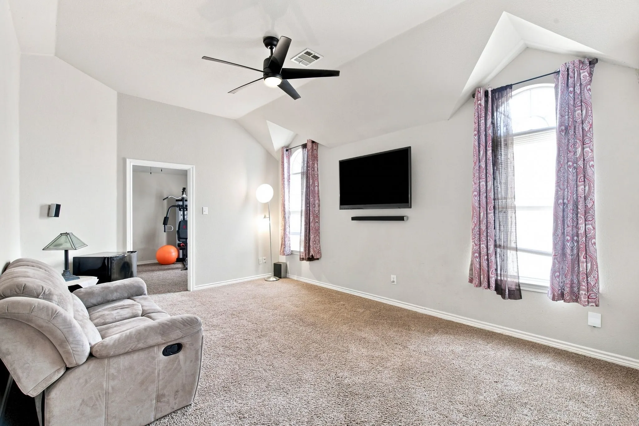Single Family Residence For Sale in Dallas County , 1720 Cattail Creek, De Soto, Texas 75115, 4 Bedroom, 3 Bathroom, 1 Garage spaces, 2,744 Sqft, built in 2002, mls#21378208, Real Estate Agent in De Soto, Homes For Sale in Dallas county, Homes For Sale in De Soto, Realtor in De Soto Texas, Real Estate Brokerage Independent Realty Texas, Luminita Cordes Realtor