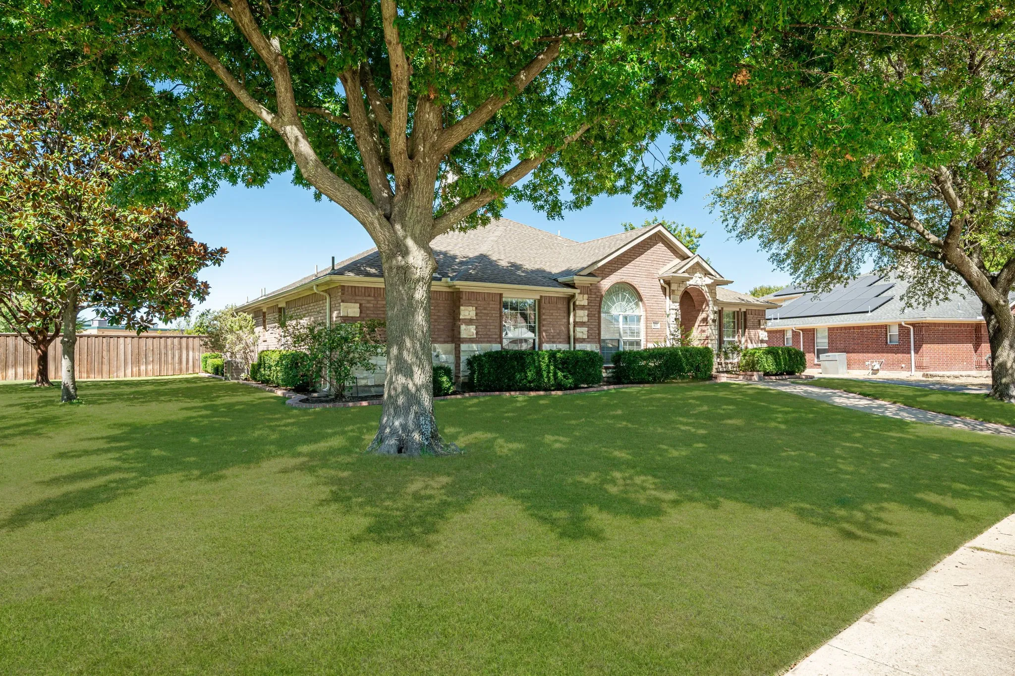 Single Family Residence For Sale in Collin County , 501 Ambrose Drive, Murphy, Texas 75094, 4 Bedroom, 3 Bathroom, 2 Garage spaces, 2,323 Sqft, built in 1999, mls#21376933, Real Estate Agent in Murphy, Homes For Sale in Collin county, Homes For Sale in Murphy, Realtor in Murphy Texas, Real Estate Brokerage Independent Realty Texas, Luminita Cordes Realtor