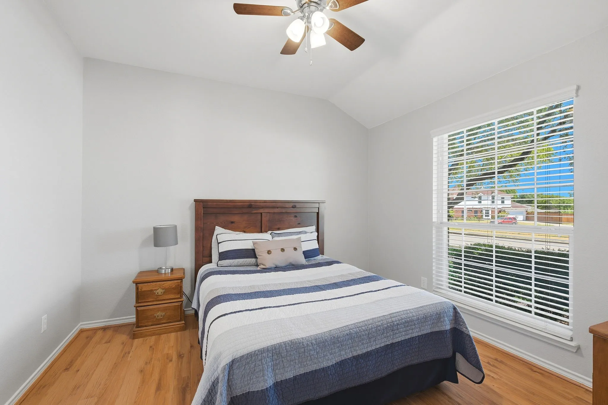 Single Family Residence For Sale in Collin County , 501 Ambrose Drive, Murphy, Texas 75094, 4 Bedroom, 3 Bathroom, 2 Garage spaces, 2,323 Sqft, built in 1999, mls#21376933, Real Estate Agent in Murphy, Homes For Sale in Collin county, Homes For Sale in Murphy, Realtor in Murphy Texas, Real Estate Brokerage Independent Realty Texas, Luminita Cordes Realtor