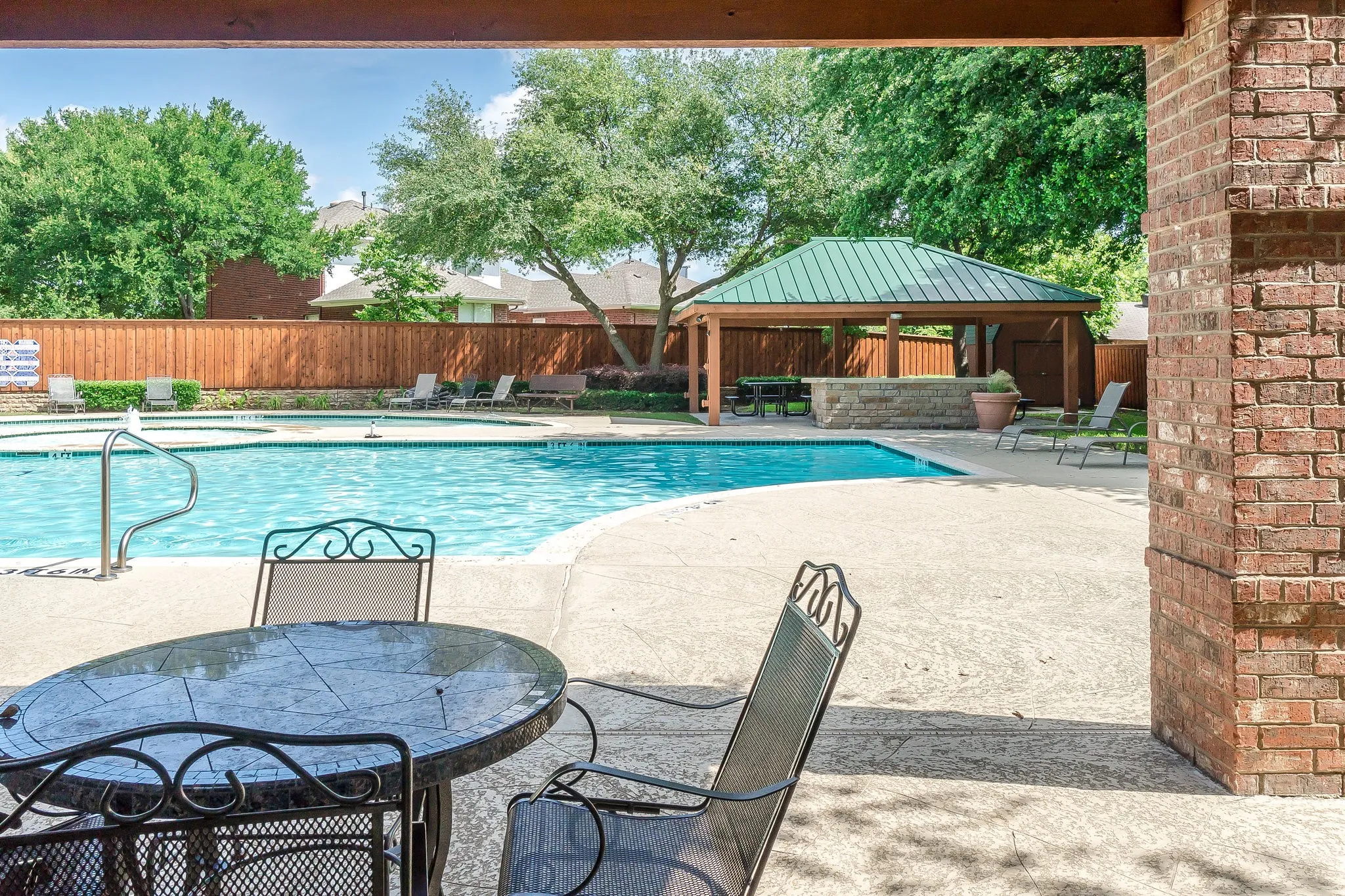 Single Family Residence For Sale in Collin County , 501 Ambrose Drive, Murphy, Texas 75094, 4 Bedroom, 3 Bathroom, 2 Garage spaces, 2,323 Sqft, built in 1999, mls#21376933, Real Estate Agent in Murphy, Homes For Sale in Collin county, Homes For Sale in Murphy, Realtor in Murphy Texas, Real Estate Brokerage Independent Realty Texas, Luminita Cordes Realtor