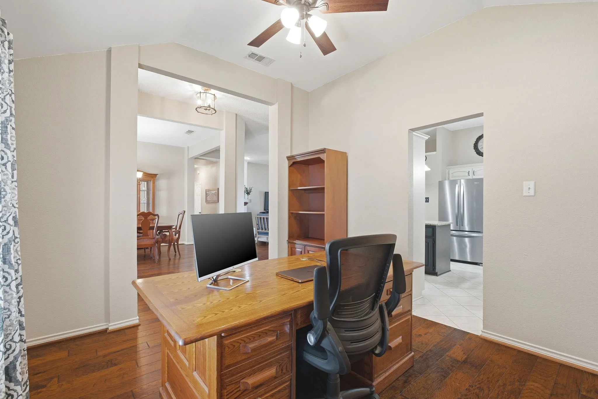 Single Family Residence For Sale in Collin County , 501 Ambrose Drive, Murphy, Texas 75094, 4 Bedroom, 3 Bathroom, 2 Garage spaces, 2,323 Sqft, built in 1999, mls#21376933, Real Estate Agent in Murphy, Homes For Sale in Collin county, Homes For Sale in Murphy, Realtor in Murphy Texas, Real Estate Brokerage Independent Realty Texas, Luminita Cordes Realtor
