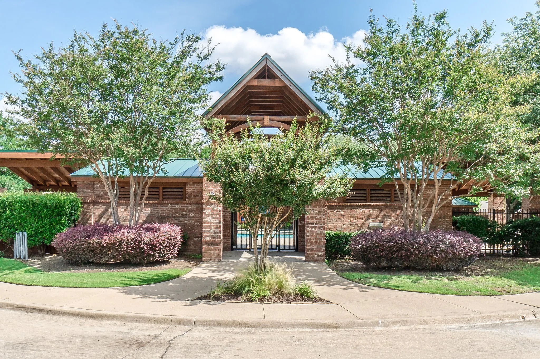 Single Family Residence For Sale in Collin County , 501 Ambrose Drive, Murphy, Texas 75094, 4 Bedroom, 3 Bathroom, 2 Garage spaces, 2,323 Sqft, built in 1999, mls#21376933, Real Estate Agent in Murphy, Homes For Sale in Collin county, Homes For Sale in Murphy, Realtor in Murphy Texas, Real Estate Brokerage Independent Realty Texas, Luminita Cordes Realtor