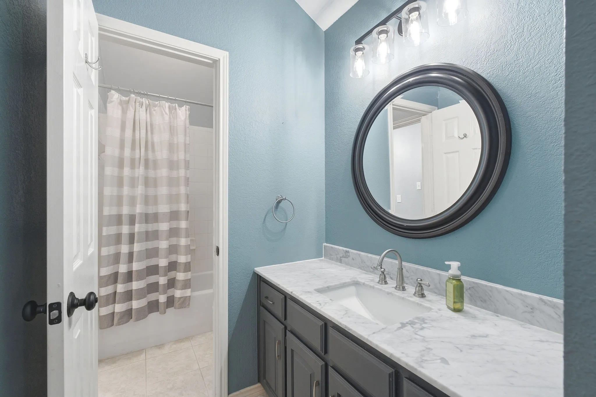Single Family Residence For Sale in Collin County , 501 Ambrose Drive, Murphy, Texas 75094, 4 Bedroom, 3 Bathroom, 2 Garage spaces, 2,323 Sqft, built in 1999, mls#21376933, Real Estate Agent in Murphy, Homes For Sale in Collin county, Homes For Sale in Murphy, Realtor in Murphy Texas, Real Estate Brokerage Independent Realty Texas, Luminita Cordes Realtor