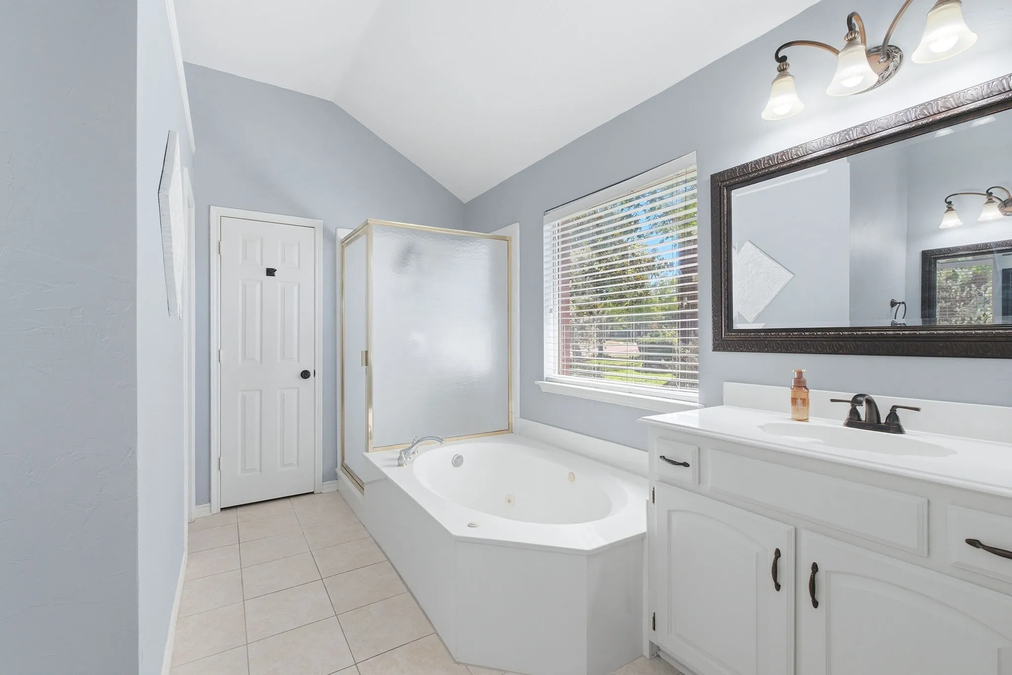 Single Family Residence For Sale in Collin County , 501 Ambrose Drive, Murphy, Texas 75094, 4 Bedroom, 3 Bathroom, 2 Garage spaces, 2,323 Sqft, built in 1999, mls#21376933, Real Estate Agent in Murphy, Homes For Sale in Collin county, Homes For Sale in Murphy, Realtor in Murphy Texas, Real Estate Brokerage Independent Realty Texas, Luminita Cordes Realtor