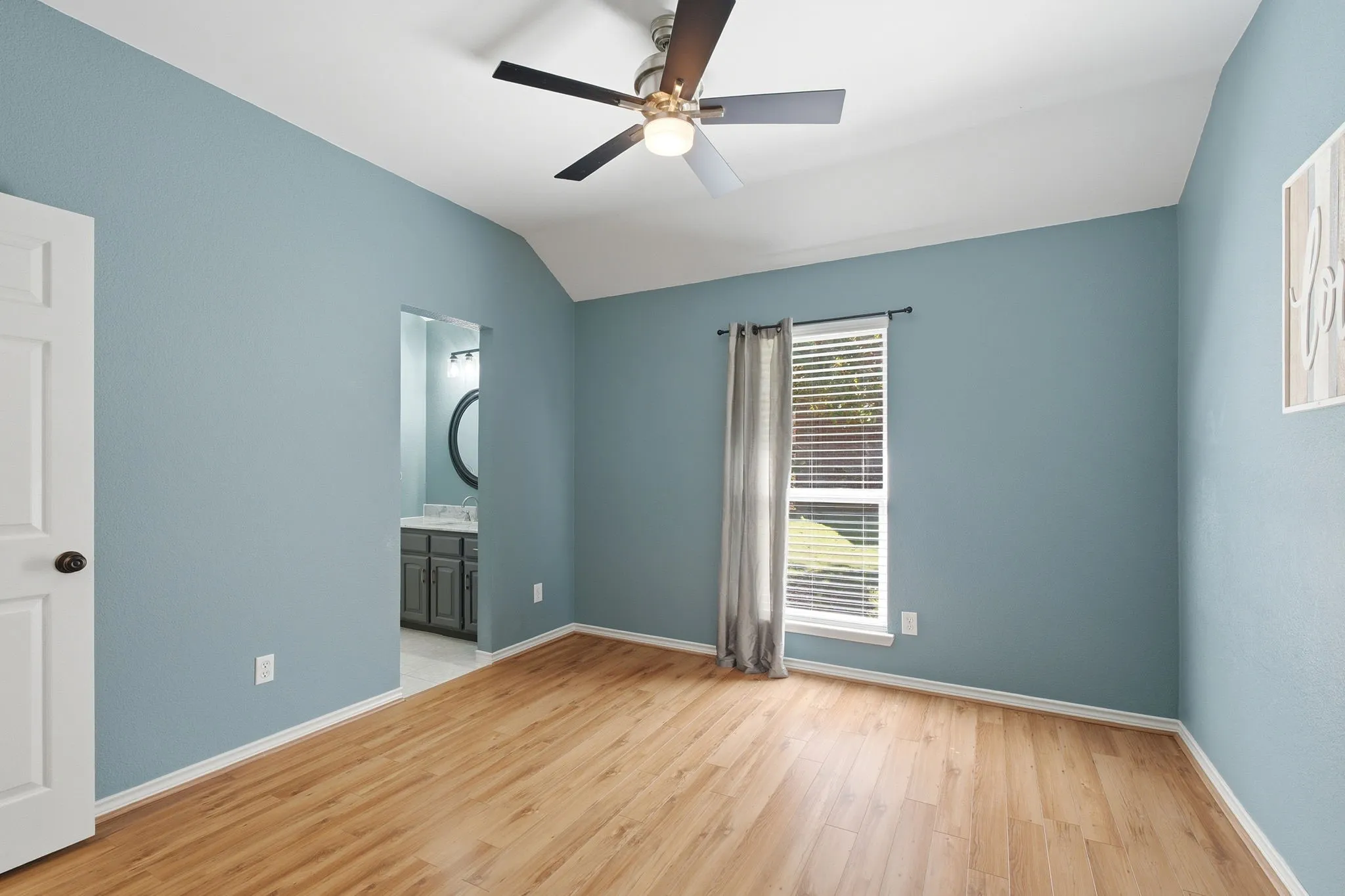 Single Family Residence For Sale in Collin County , 501 Ambrose Drive, Murphy, Texas 75094, 4 Bedroom, 3 Bathroom, 2 Garage spaces, 2,323 Sqft, built in 1999, mls#21376933, Real Estate Agent in Murphy, Homes For Sale in Collin county, Homes For Sale in Murphy, Realtor in Murphy Texas, Real Estate Brokerage Independent Realty Texas, Luminita Cordes Realtor