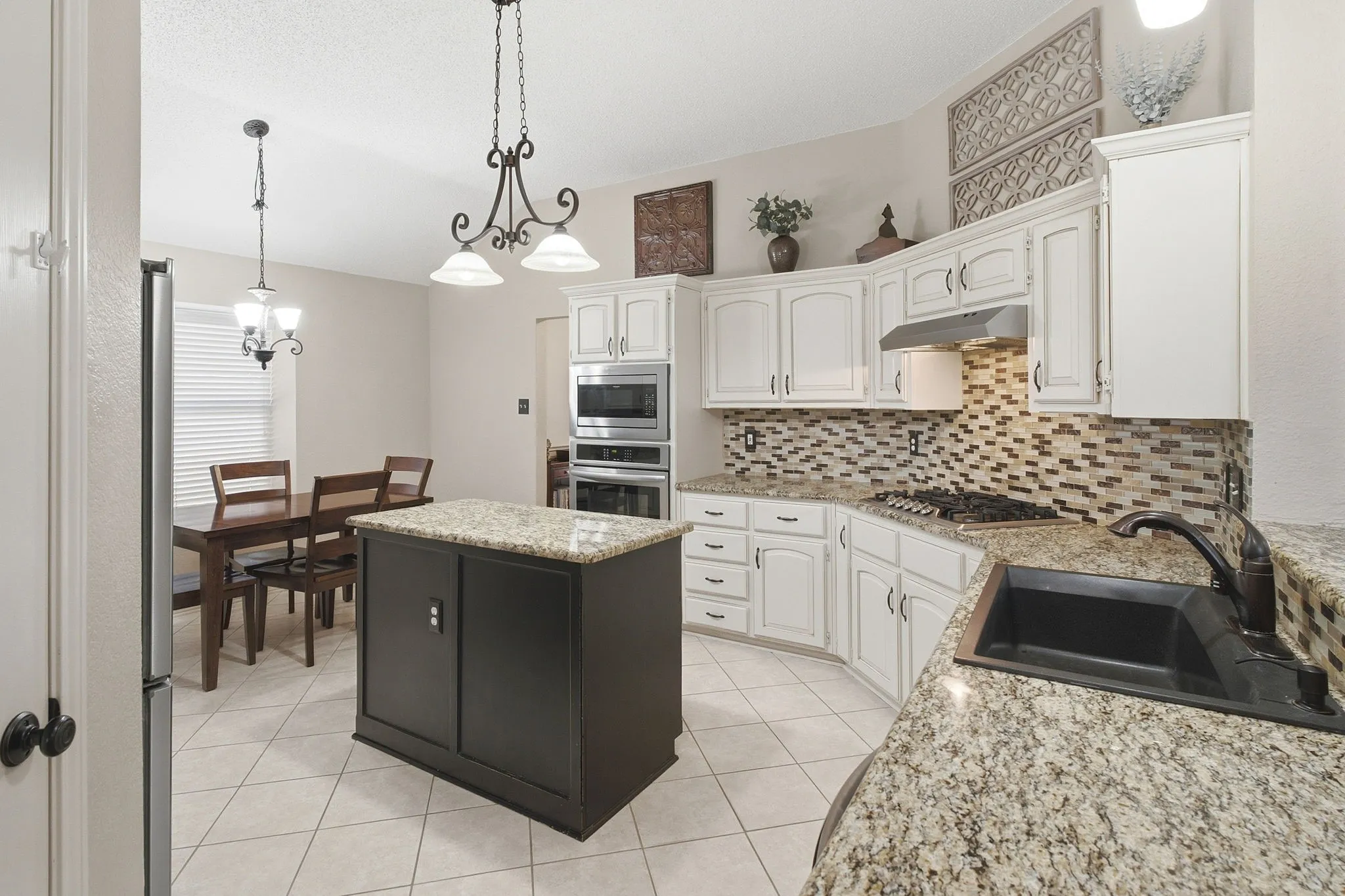 Single Family Residence For Sale in Collin County , 501 Ambrose Drive, Murphy, Texas 75094, 4 Bedroom, 3 Bathroom, 2 Garage spaces, 2,323 Sqft, built in 1999, mls#21376933, Real Estate Agent in Murphy, Homes For Sale in Collin county, Homes For Sale in Murphy, Realtor in Murphy Texas, Real Estate Brokerage Independent Realty Texas, Luminita Cordes Realtor