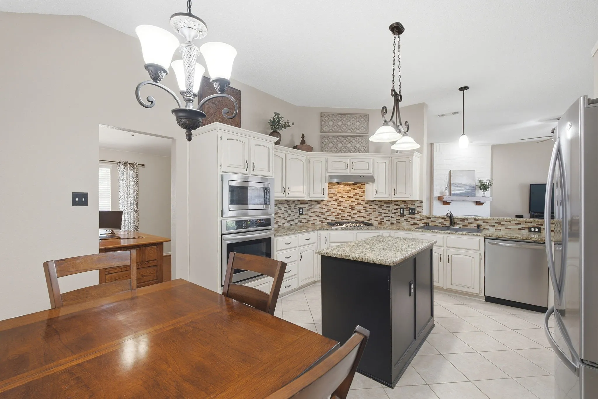 Single Family Residence For Sale in Collin County , 501 Ambrose Drive, Murphy, Texas 75094, 4 Bedroom, 3 Bathroom, 2 Garage spaces, 2,323 Sqft, built in 1999, mls#21376933, Real Estate Agent in Murphy, Homes For Sale in Collin county, Homes For Sale in Murphy, Realtor in Murphy Texas, Real Estate Brokerage Independent Realty Texas, Luminita Cordes Realtor