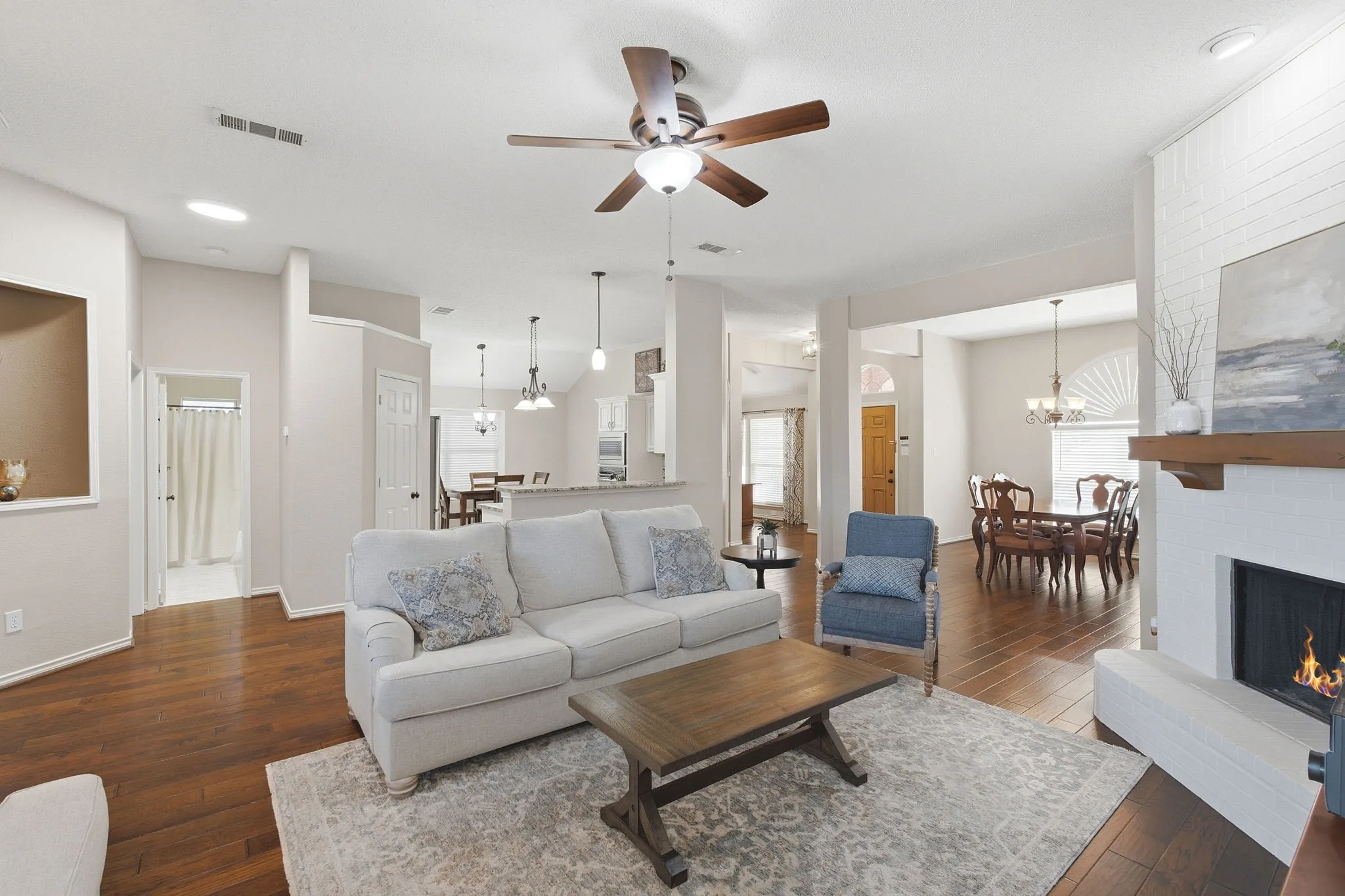 Single Family Residence For Sale in Collin County , 501 Ambrose Drive, Murphy, Texas 75094, 4 Bedroom, 3 Bathroom, 2 Garage spaces, 2,323 Sqft, built in 1999, mls#21376933, Real Estate Agent in Murphy, Homes For Sale in Collin county, Homes For Sale in Murphy, Realtor in Murphy Texas, Real Estate Brokerage Independent Realty Texas, Luminita Cordes Realtor