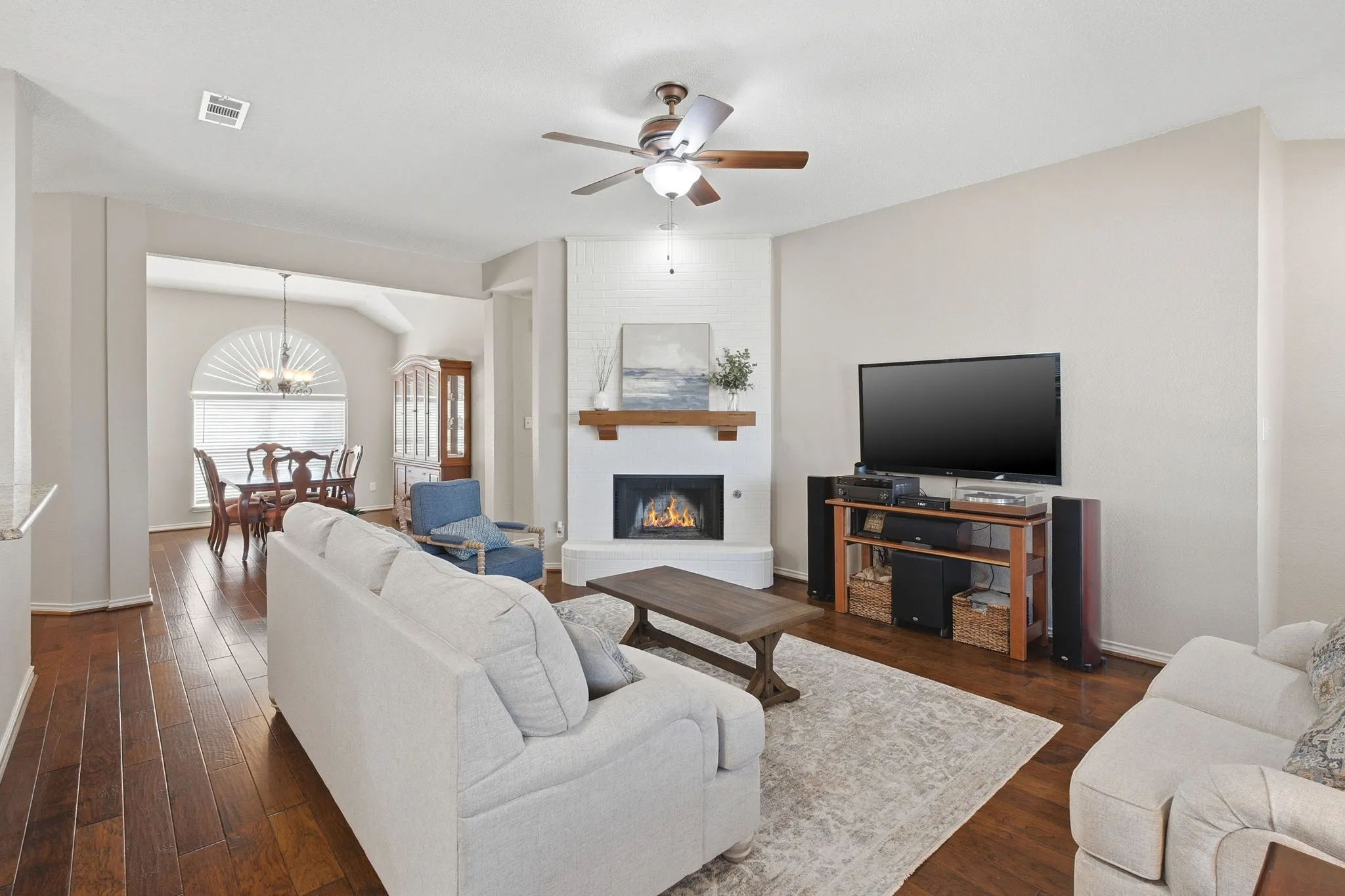 Single Family Residence For Sale in Collin County , 501 Ambrose Drive, Murphy, Texas 75094, 4 Bedroom, 3 Bathroom, 2 Garage spaces, 2,323 Sqft, built in 1999, mls#21376933, Real Estate Agent in Murphy, Homes For Sale in Collin county, Homes For Sale in Murphy, Realtor in Murphy Texas, Real Estate Brokerage Independent Realty Texas, Luminita Cordes Realtor