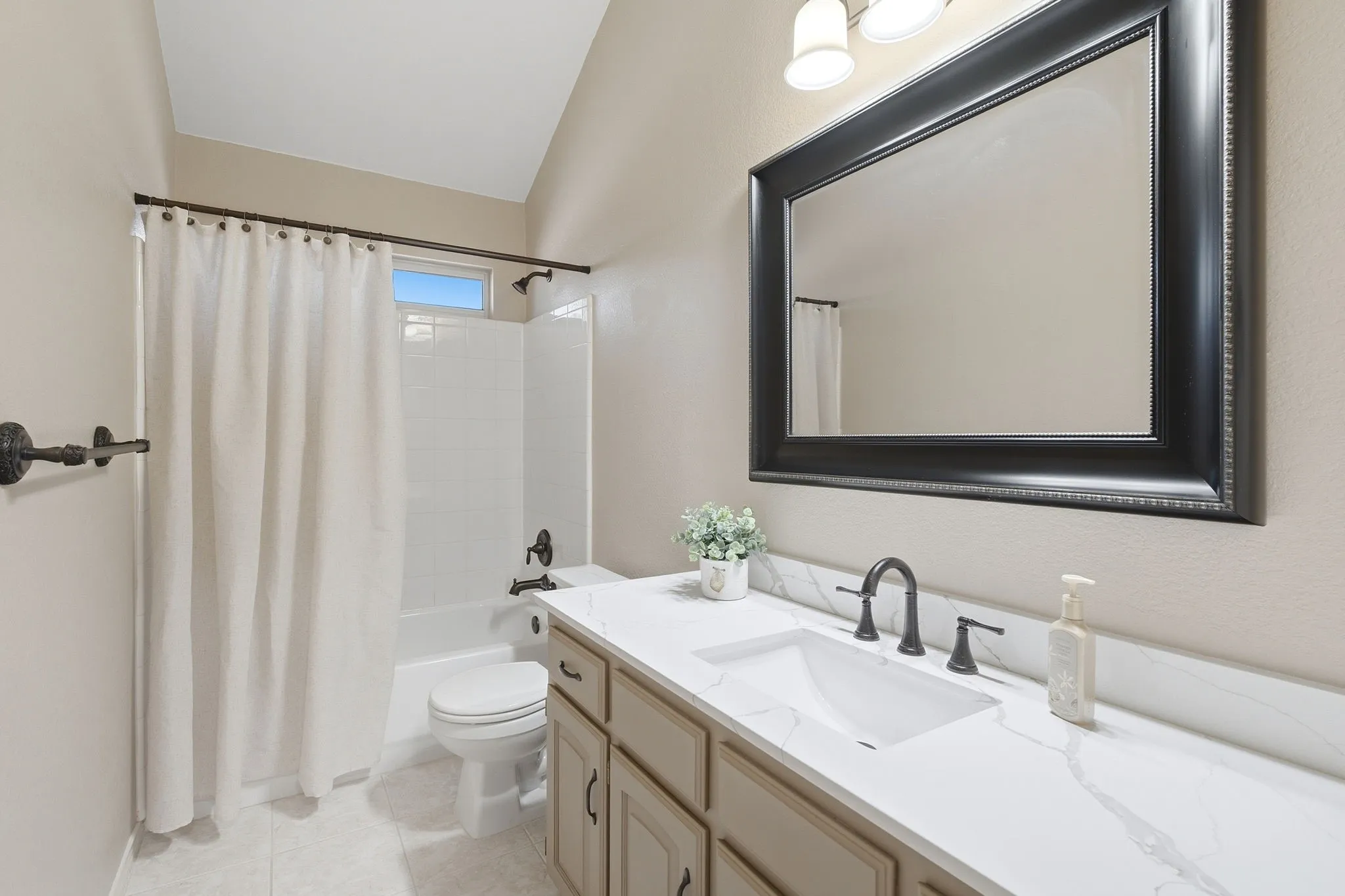 Single Family Residence For Sale in Collin County , 501 Ambrose Drive, Murphy, Texas 75094, 4 Bedroom, 3 Bathroom, 2 Garage spaces, 2,323 Sqft, built in 1999, mls#21376933, Real Estate Agent in Murphy, Homes For Sale in Collin county, Homes For Sale in Murphy, Realtor in Murphy Texas, Real Estate Brokerage Independent Realty Texas, Luminita Cordes Realtor