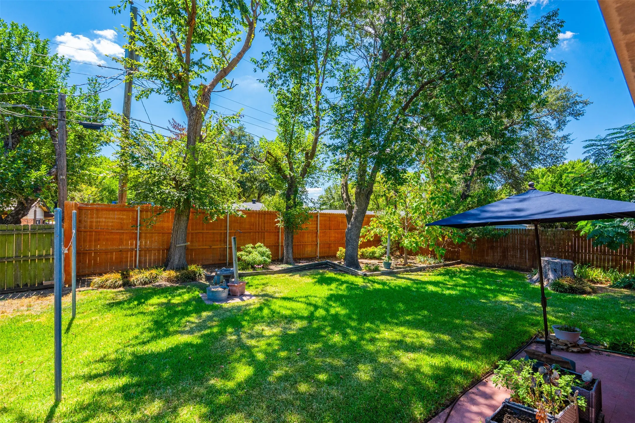 Single Family Residence For Sale in Dallas County , 1820 Puritan Drive, Irving, Texas 75061, 3 Bedroom, 2 Bathroom, Garage spaces, 1,452 Sqft, built in 1954, mls#21378149, Real Estate Agent in Irving, Homes For Sale in Dallas county, Homes For Sale in Irving, Realtor in Irving Texas, Real Estate Brokerage Independent Realty Texas, Luminita Cordes Realtor