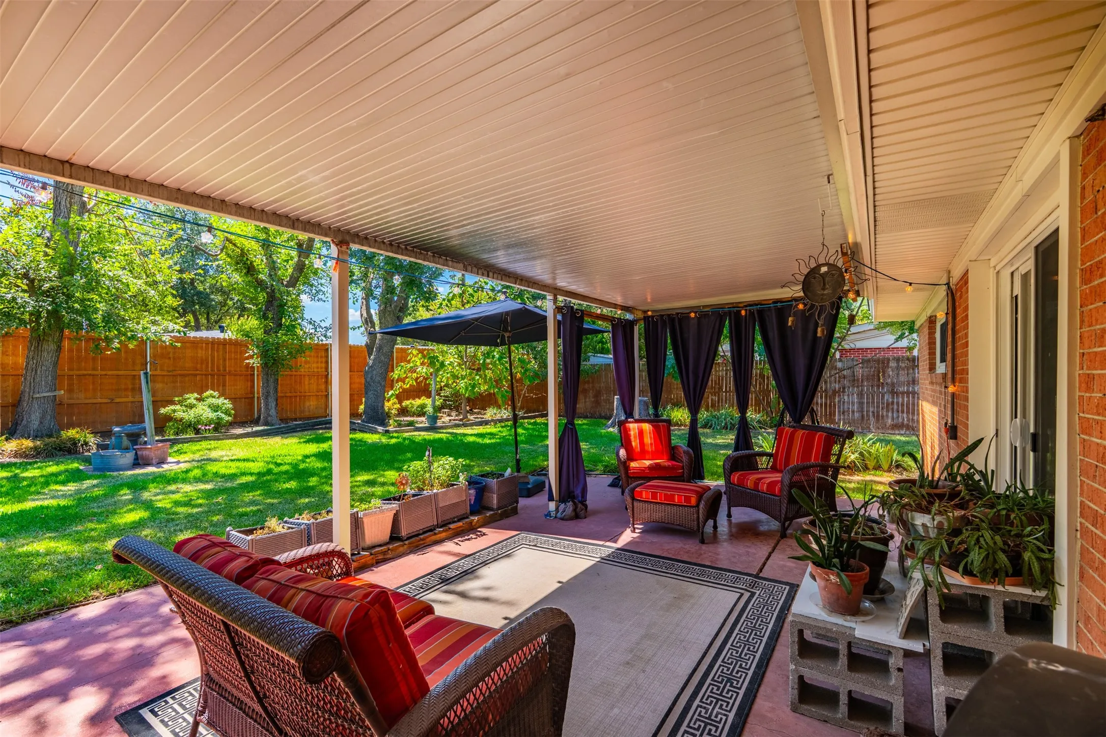 Single Family Residence For Sale in Dallas County , 1820 Puritan Drive, Irving, Texas 75061, 3 Bedroom, 2 Bathroom, Garage spaces, 1,452 Sqft, built in 1954, mls#21378149, Real Estate Agent in Irving, Homes For Sale in Dallas county, Homes For Sale in Irving, Realtor in Irving Texas, Real Estate Brokerage Independent Realty Texas, Luminita Cordes Realtor