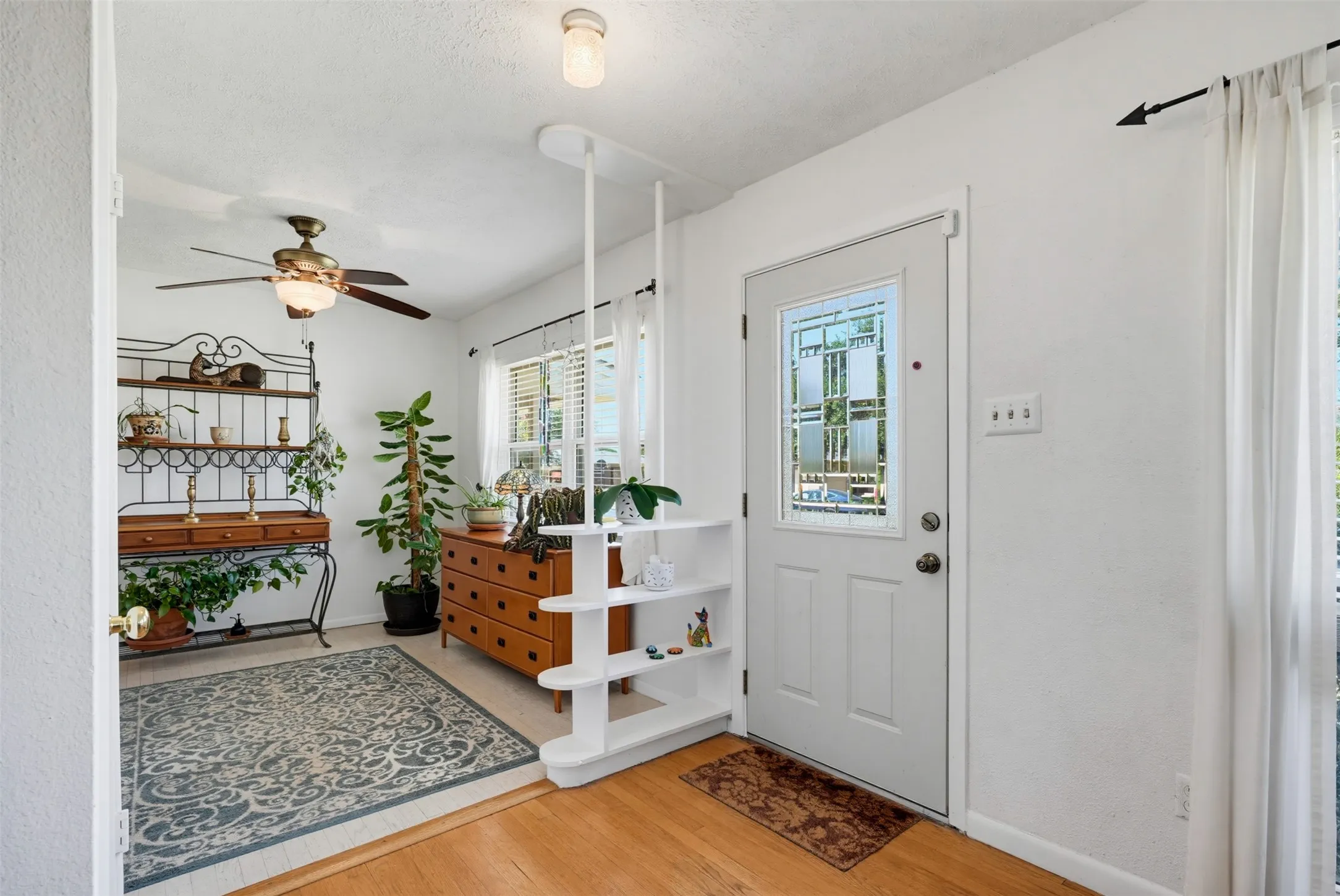 Entry and view of dining area off kitchen