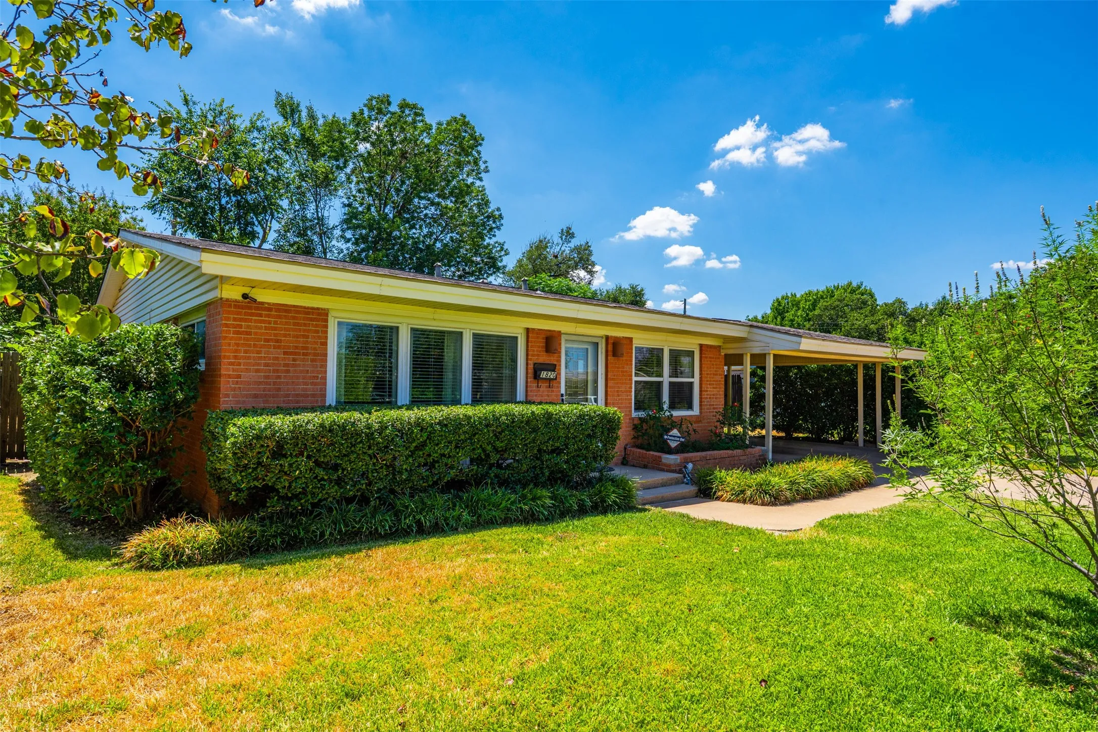 Single Family Residence For Sale in Dallas County , 1820 Puritan Drive, Irving, Texas 75061, 3 Bedroom, 2 Bathroom, Garage spaces, 1,452 Sqft, built in 1954, mls#21378149, Real Estate Agent in Irving, Homes For Sale in Dallas county, Homes For Sale in Irving, Realtor in Irving Texas, Real Estate Brokerage Independent Realty Texas, Luminita Cordes Realtor