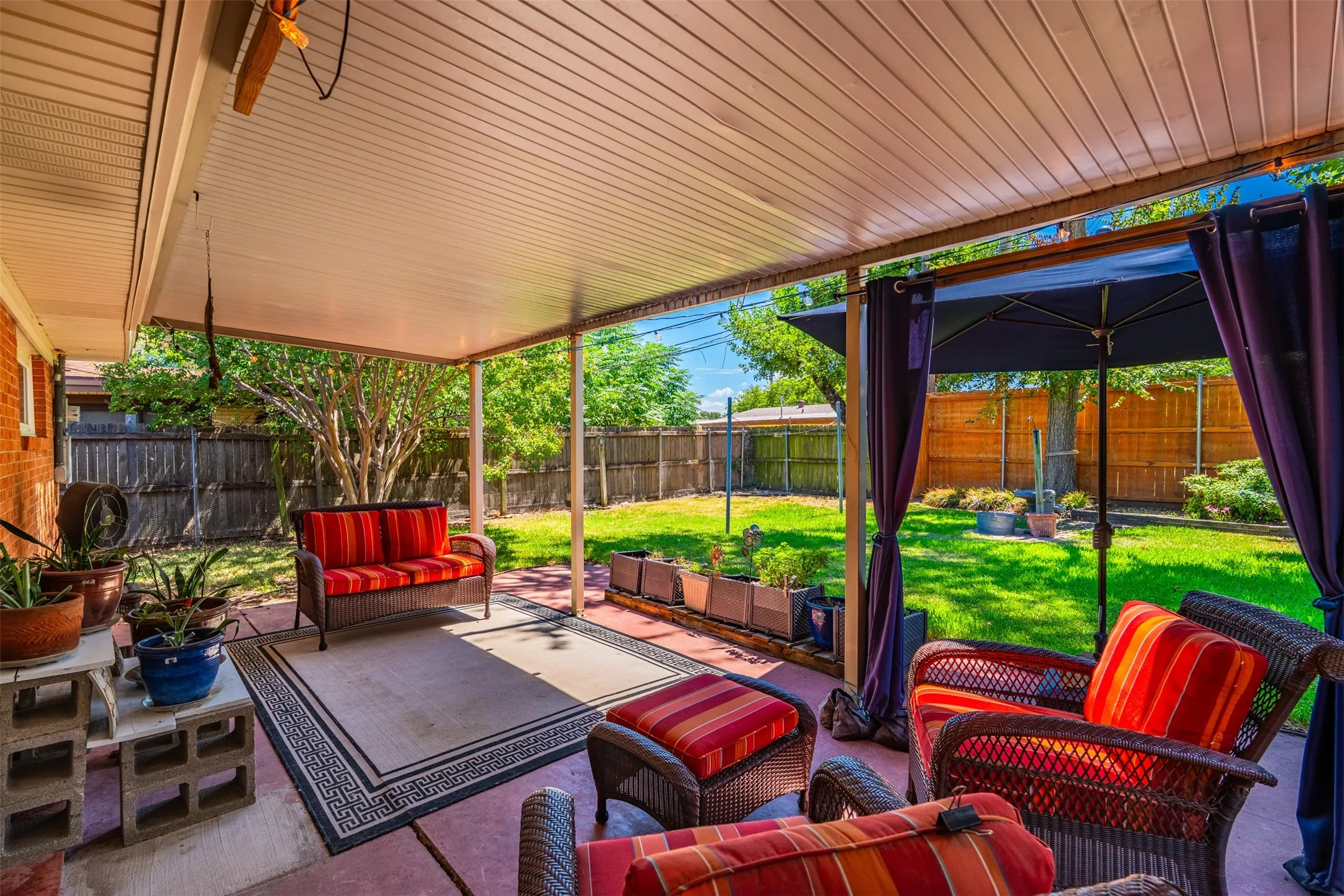 Single Family Residence For Sale in Dallas County , 1820 Puritan Drive, Irving, Texas 75061, 3 Bedroom, 2 Bathroom, Garage spaces, 1,452 Sqft, built in 1954, mls#21378149, Real Estate Agent in Irving, Homes For Sale in Dallas county, Homes For Sale in Irving, Realtor in Irving Texas, Real Estate Brokerage Independent Realty Texas, Luminita Cordes Realtor