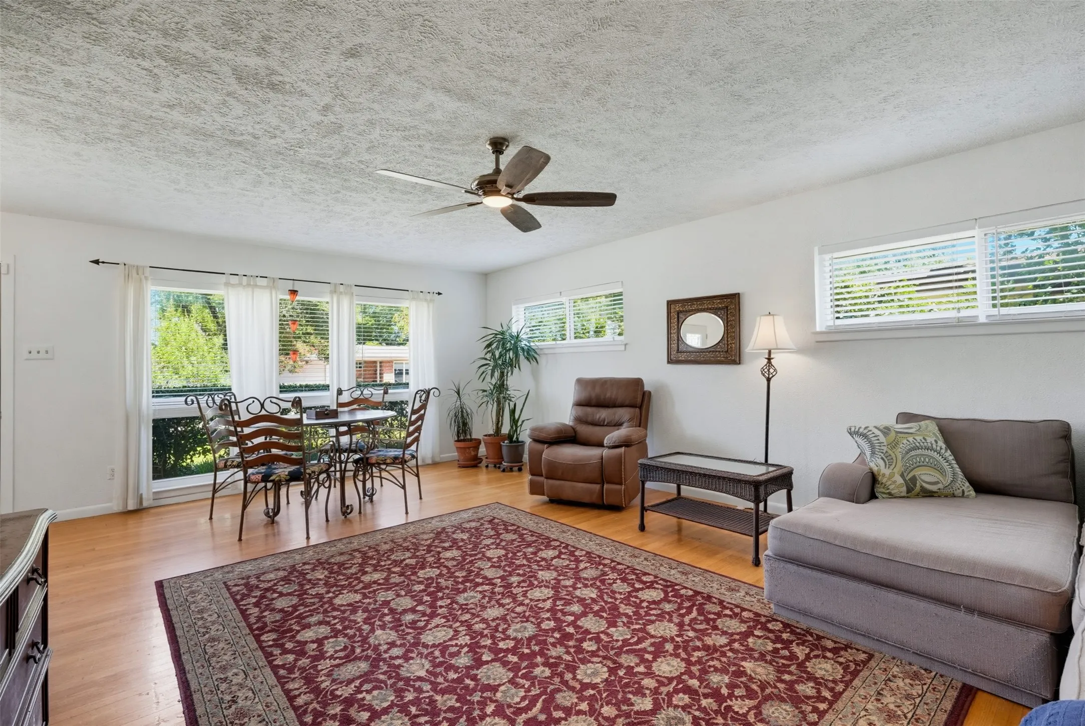 Single Family Residence For Sale in Dallas County , 1820 Puritan Drive, Irving, Texas 75061, 3 Bedroom, 2 Bathroom, Garage spaces, 1,452 Sqft, built in 1954, mls#21378149, Real Estate Agent in Irving, Homes For Sale in Dallas county, Homes For Sale in Irving, Realtor in Irving Texas, Real Estate Brokerage Independent Realty Texas, Luminita Cordes Realtor