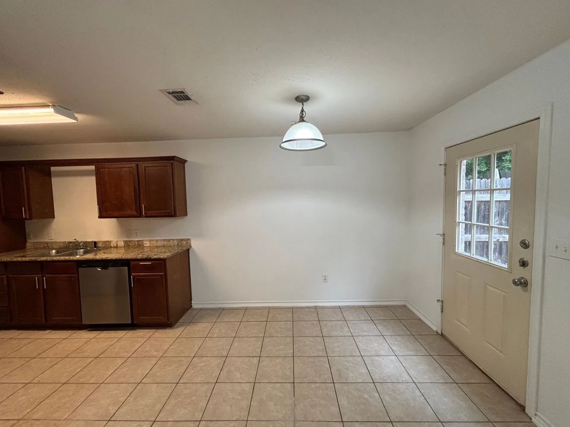 Duplex For Rent in Collin County , 909 Parkplace Ridge, Princeton, Texas 75407, 3 Bedroom, 3 Bathroom, 1 Garage spaces, 1,527 Sqft, built in 2012, mls#21378213, Real Estate Agent in Princeton, Homes For Rent in Collin county, Homes For Rent in Princeton, Realtor in Princeton Texas, Real Estate Brokerage Independent Realty Texas, Luminita Cordes Realtor