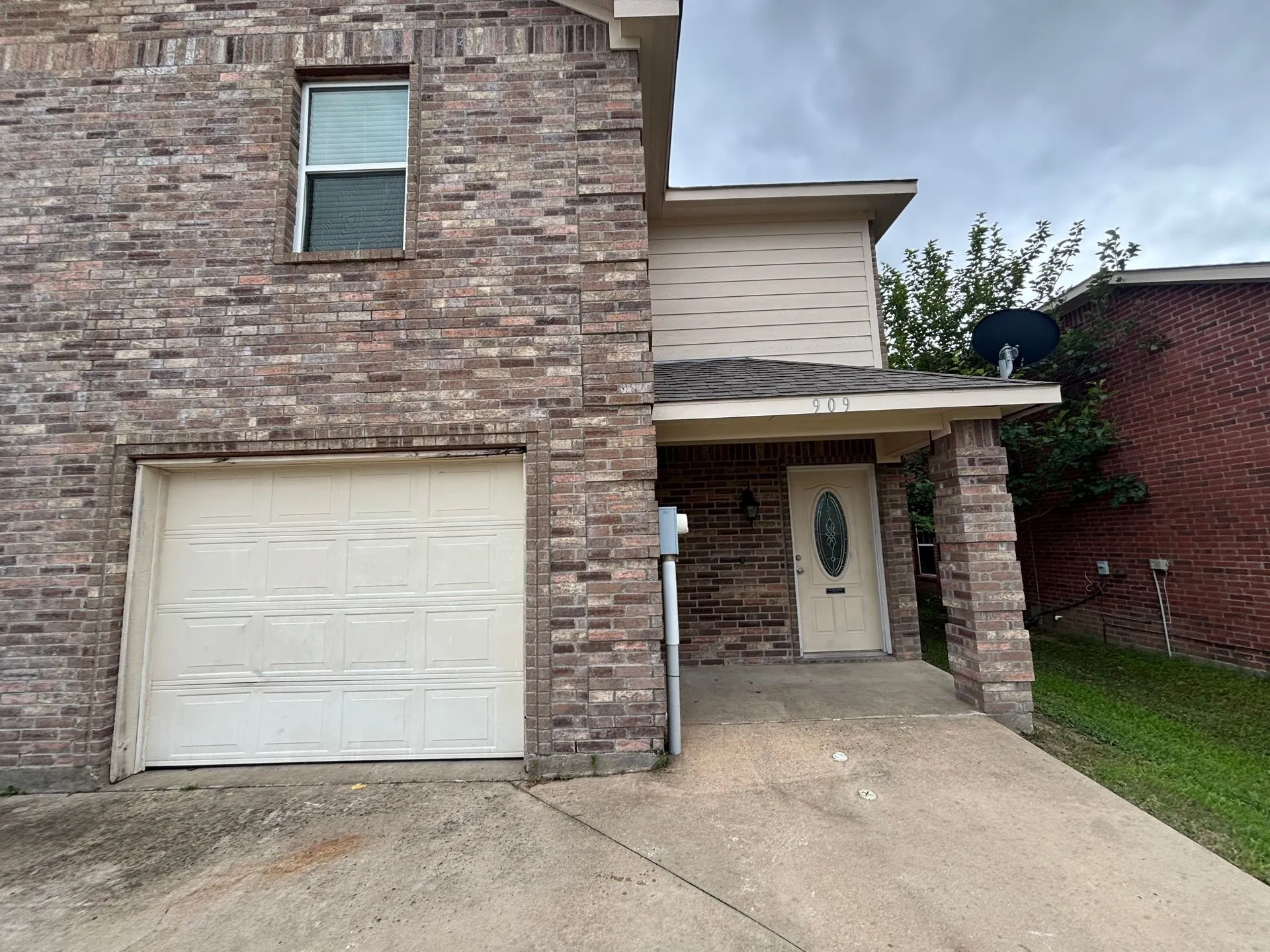 Duplex For Rent in Collin County , 909 Parkplace Ridge, Princeton, Texas 75407, 3 Bedroom, 3 Bathroom, 1 Garage spaces, 1,527 Sqft, built in 2012, mls#21378213, Real Estate Agent in Princeton, Homes For Rent in Collin county, Homes For Rent in Princeton, Realtor in Princeton Texas, Real Estate Brokerage Independent Realty Texas, Luminita Cordes Realtor
