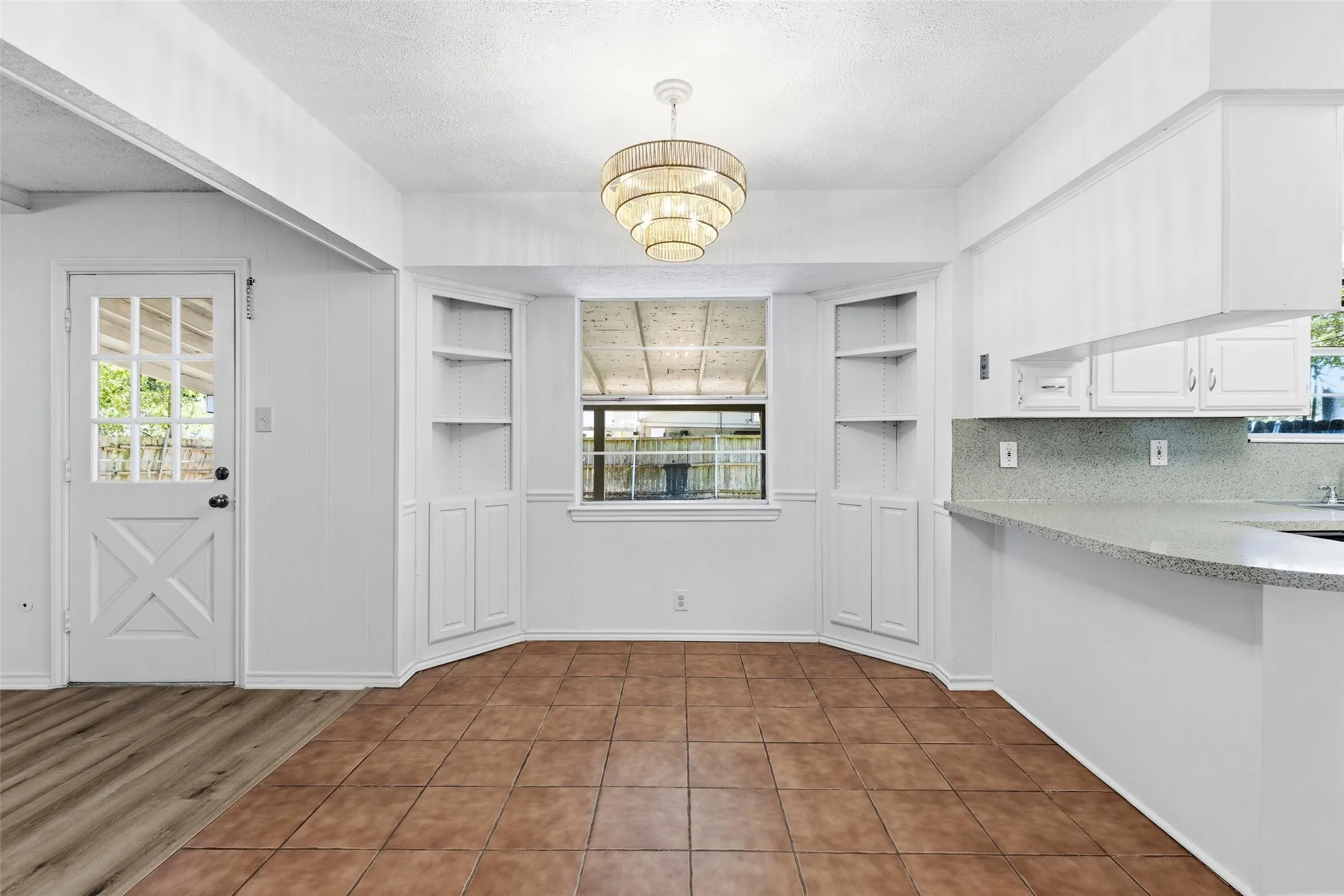 Huge breakfast room with built-ins