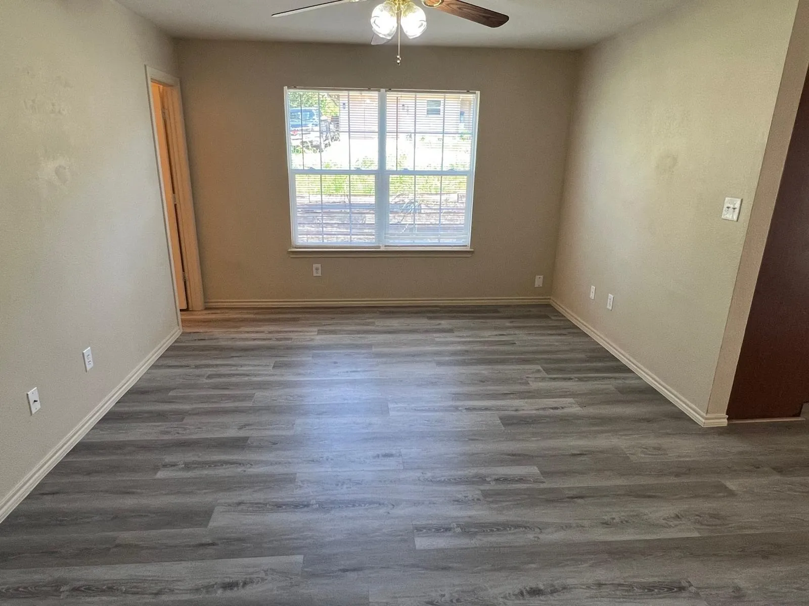 Duplex For Rent in Collin County , 931 Parkplace Ridge, Princeton, Texas 75407, 3 Bedroom, 3 Bathroom, 1 Garage spaces, 1,527 Sqft, built in 2008, mls#21378217, Real Estate Agent in Princeton, Homes For Rent in Collin county, Homes For Rent in Princeton, Realtor in Princeton Texas, Real Estate Brokerage Independent Realty Texas, Luminita Cordes Realtor