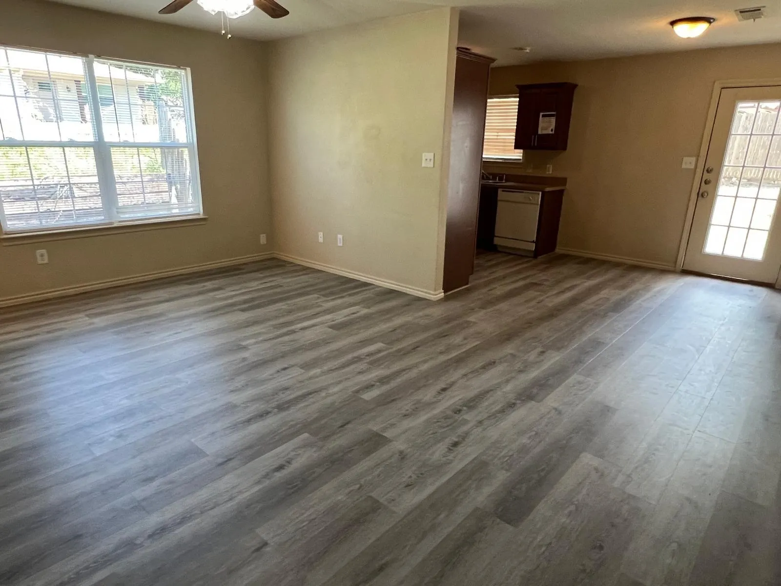 Duplex For Rent in Collin County , 931 Parkplace Ridge, Princeton, Texas 75407, 3 Bedroom, 3 Bathroom, 1 Garage spaces, 1,527 Sqft, built in 2008, mls#21378217, Real Estate Agent in Princeton, Homes For Rent in Collin county, Homes For Rent in Princeton, Realtor in Princeton Texas, Real Estate Brokerage Independent Realty Texas, Luminita Cordes Realtor