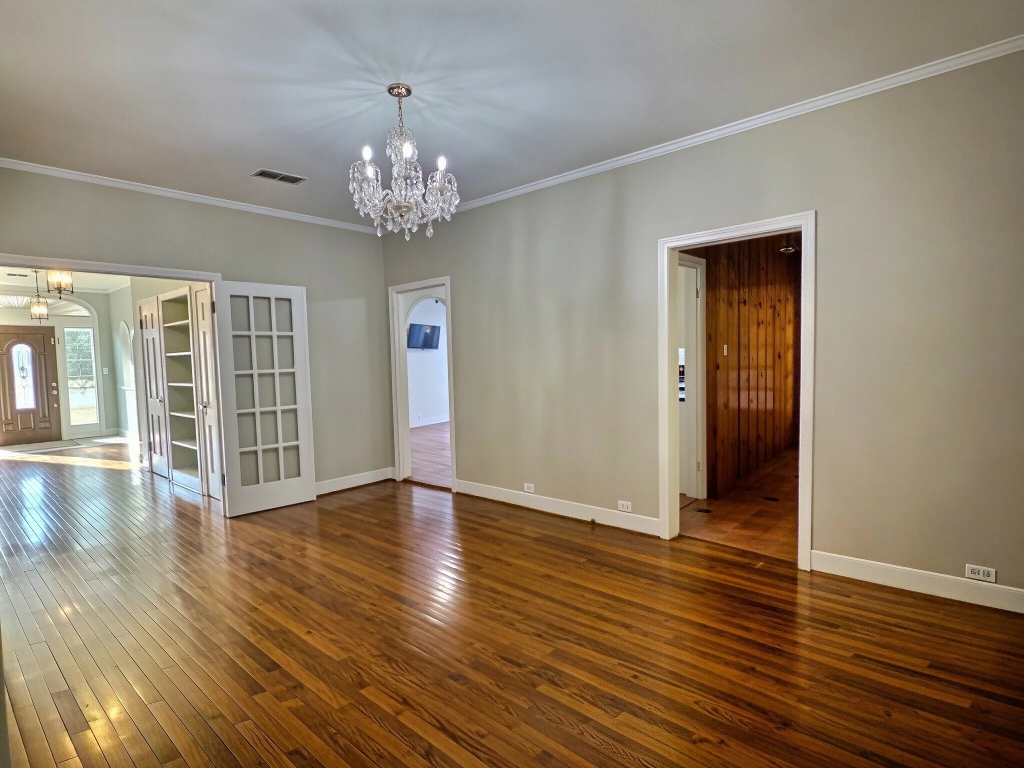 Single Family Residence For Sale in Comanche County , 941 S Texas Street, De Leon, Texas 76444, 3 Bedroom, 2 Bathroom, 2 Garage spaces, 2,900 Sqft, built in 1949, mls#21378216, Real Estate Agent in De Leon, Homes For Sale in Comanche county, Homes For Sale in De Leon, Realtor in De Leon Texas, Real Estate Brokerage Independent Realty Texas, Luminita Cordes Realtor