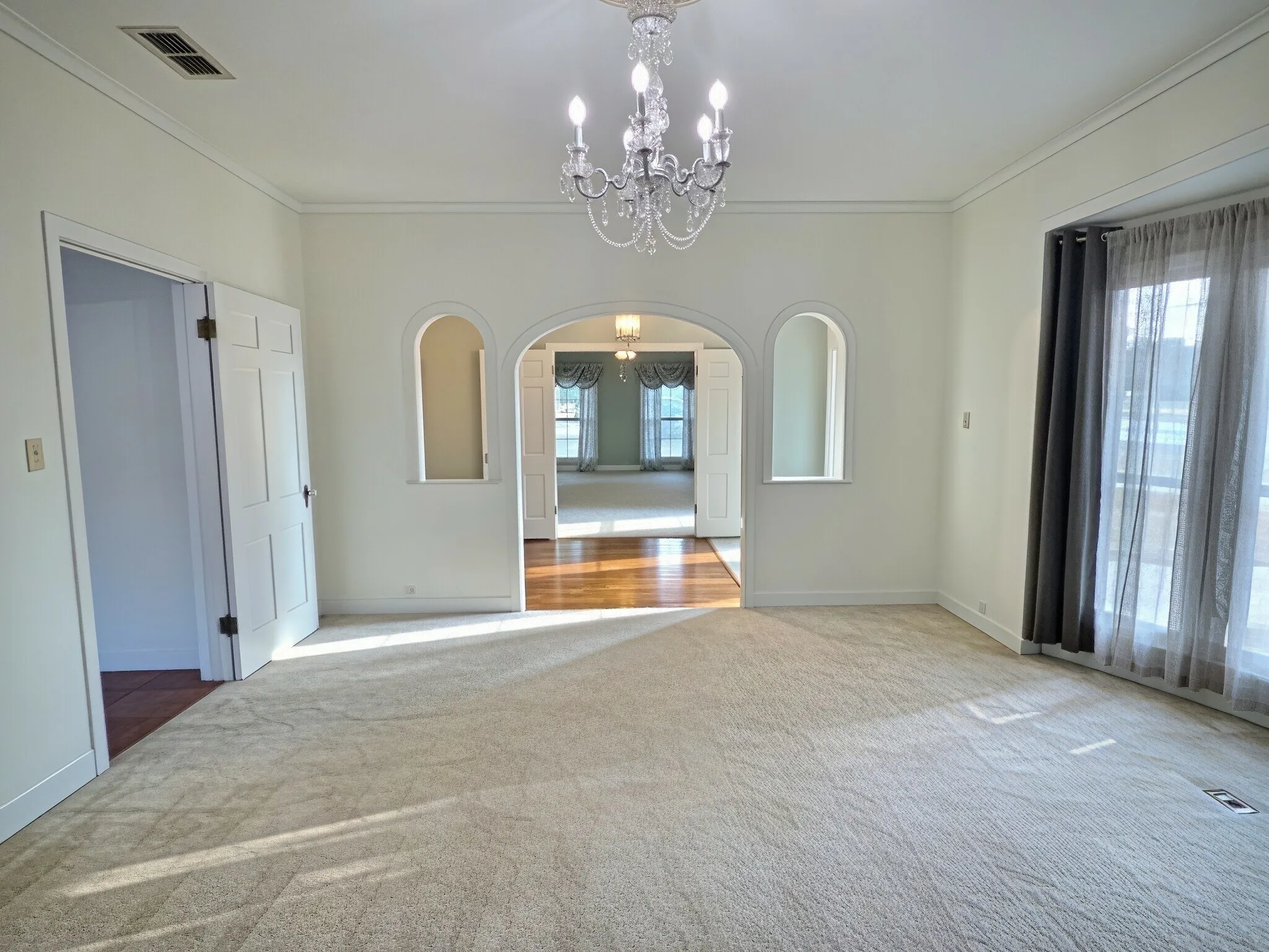 Single Family Residence For Sale in Comanche County , 941 S Texas Street, De Leon, Texas 76444, 3 Bedroom, 2 Bathroom, 2 Garage spaces, 2,900 Sqft, built in 1949, mls#21378216, Real Estate Agent in De Leon, Homes For Sale in Comanche county, Homes For Sale in De Leon, Realtor in De Leon Texas, Real Estate Brokerage Independent Realty Texas, Luminita Cordes Realtor